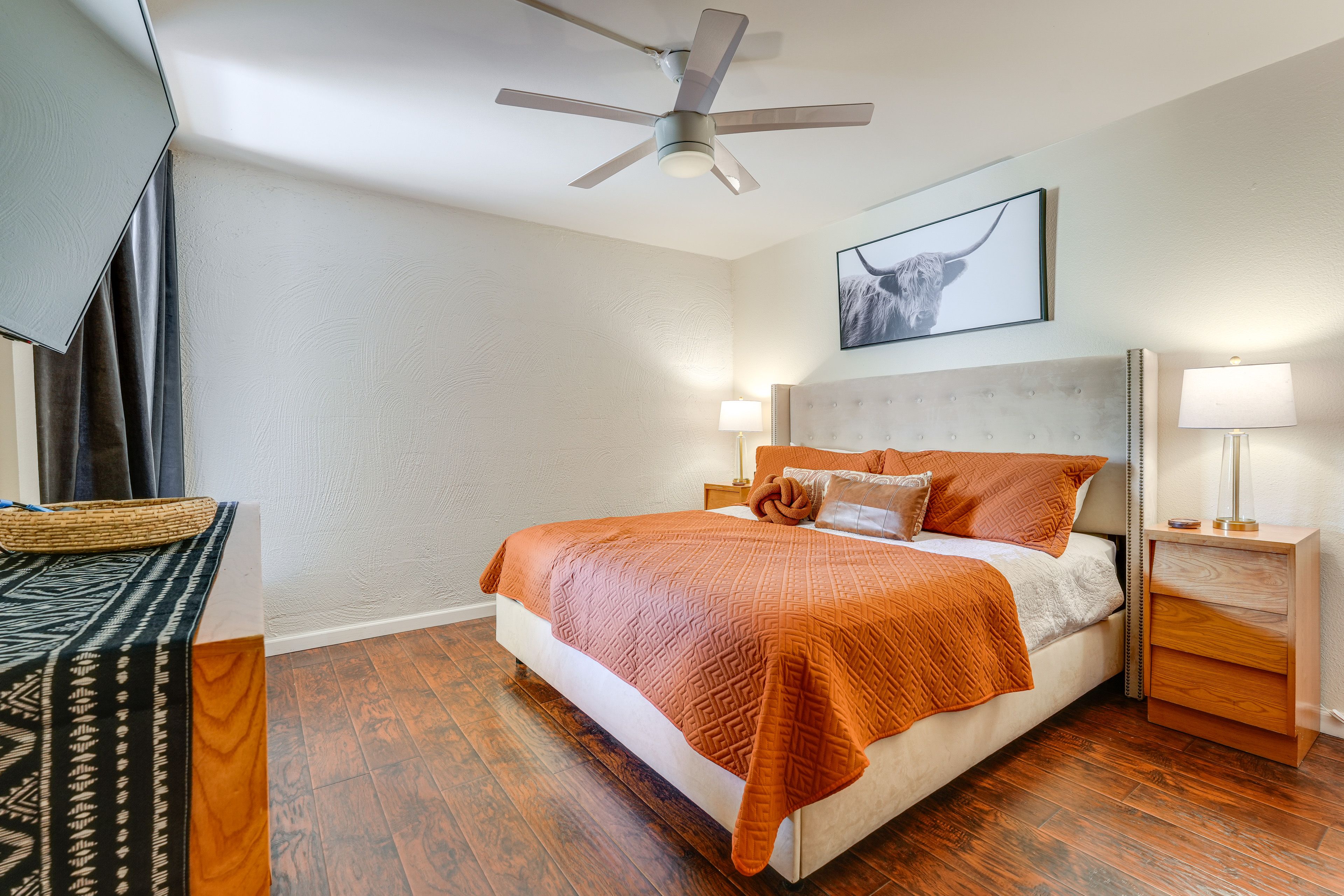 Bedroom | King Bed | Smart TV