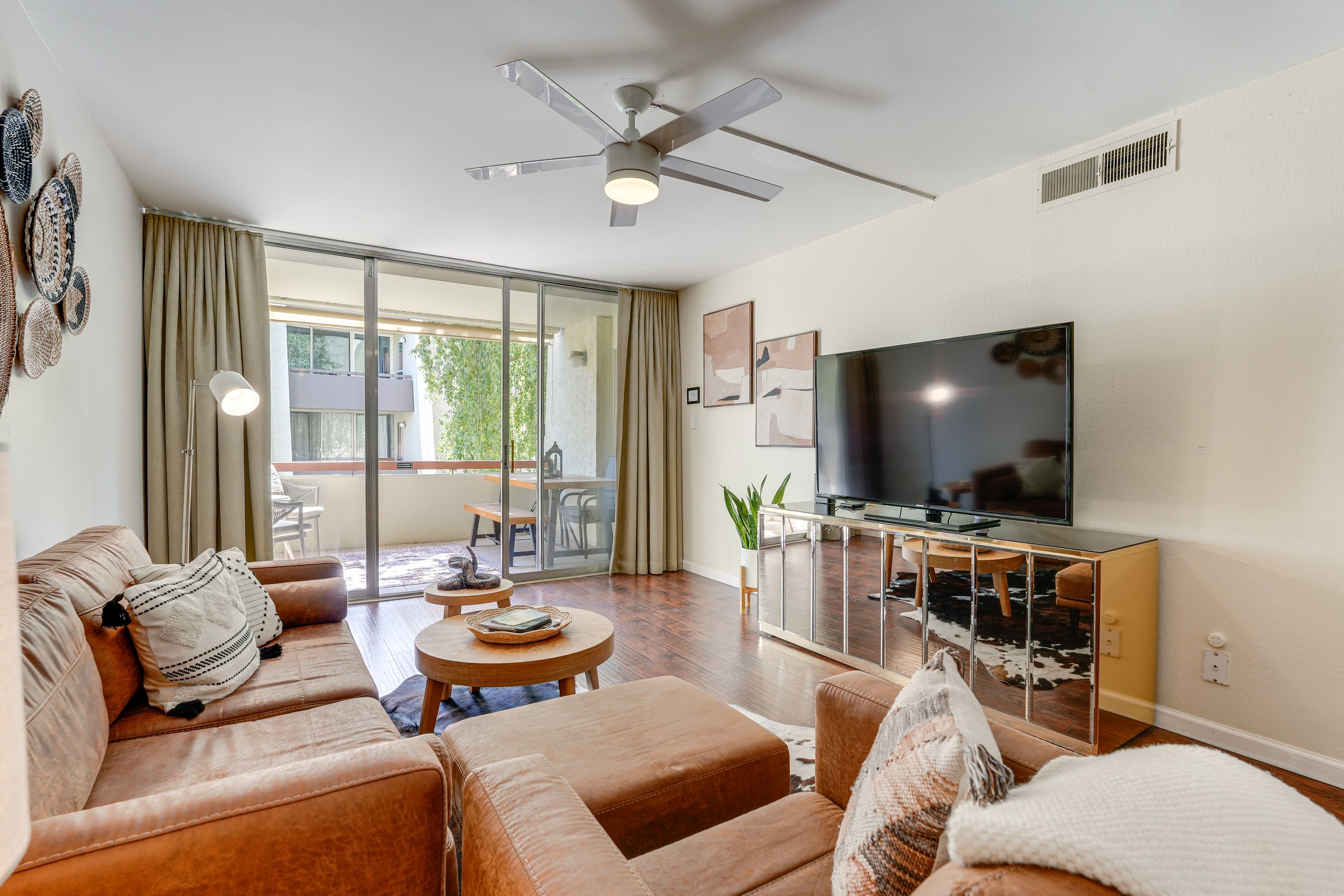 Living Room | Smart TV | Central A/C | Single-Story Unit