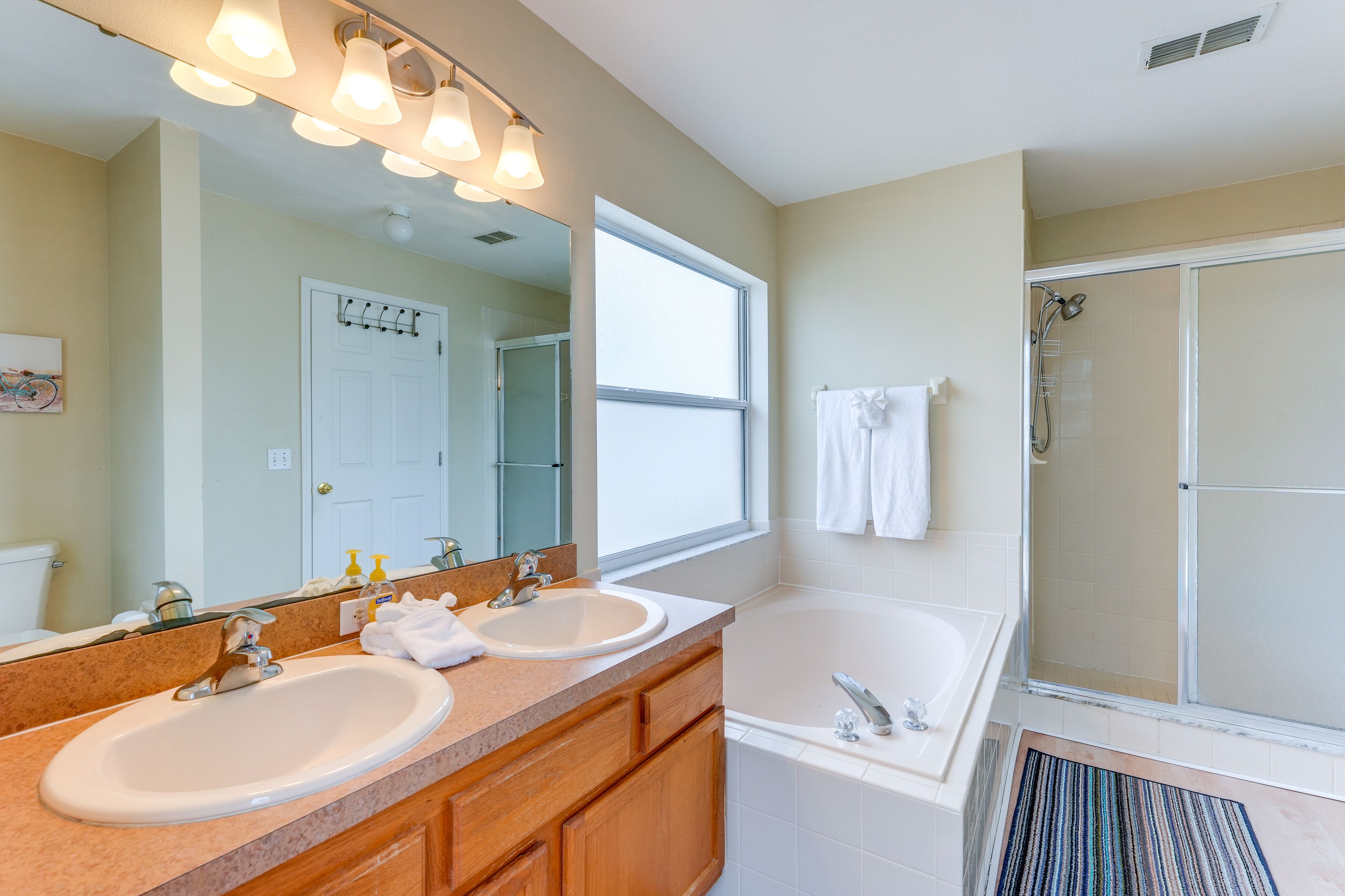 En-Suite Bathroom | Towels Provided