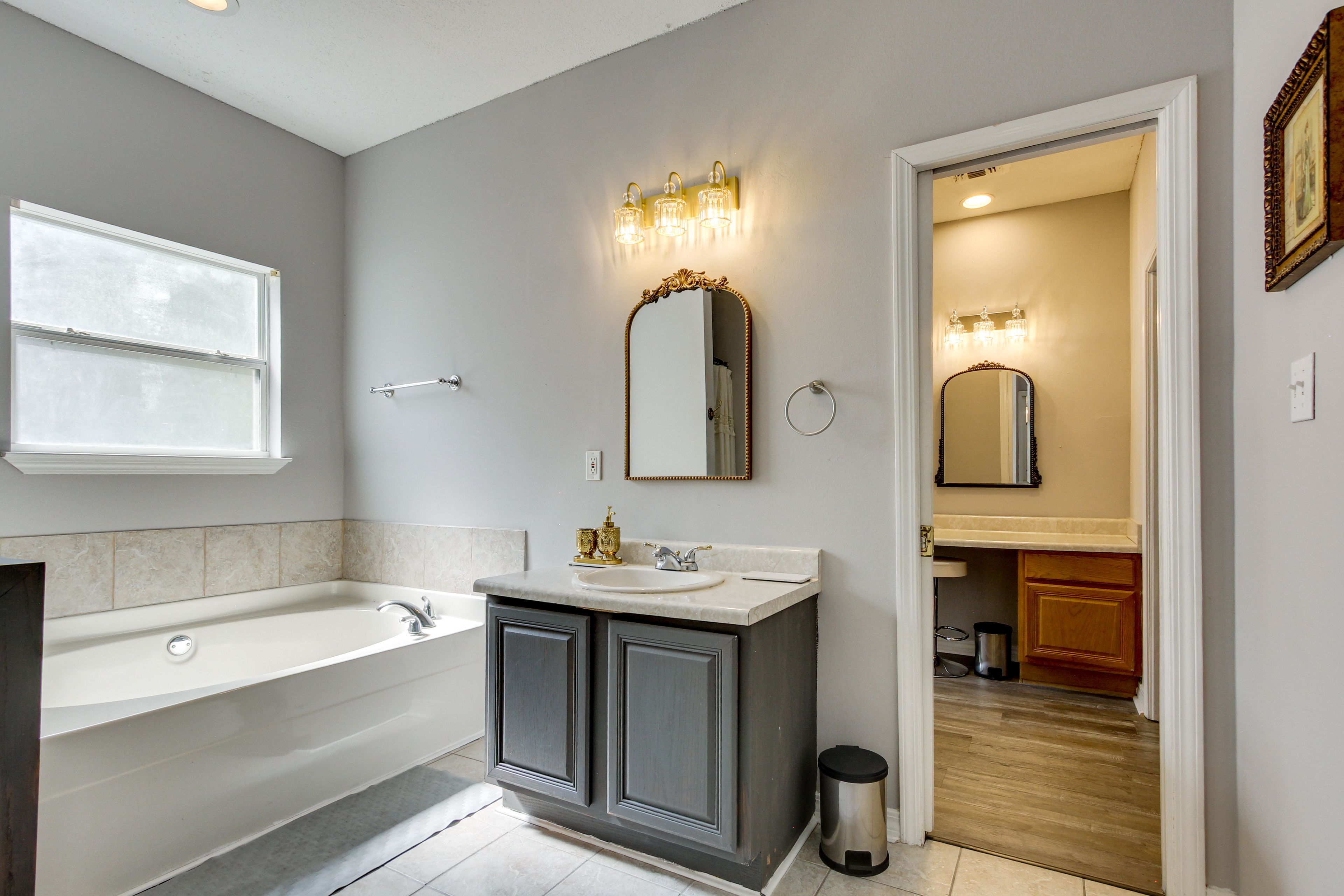 Full Bathroom | 2nd Floor