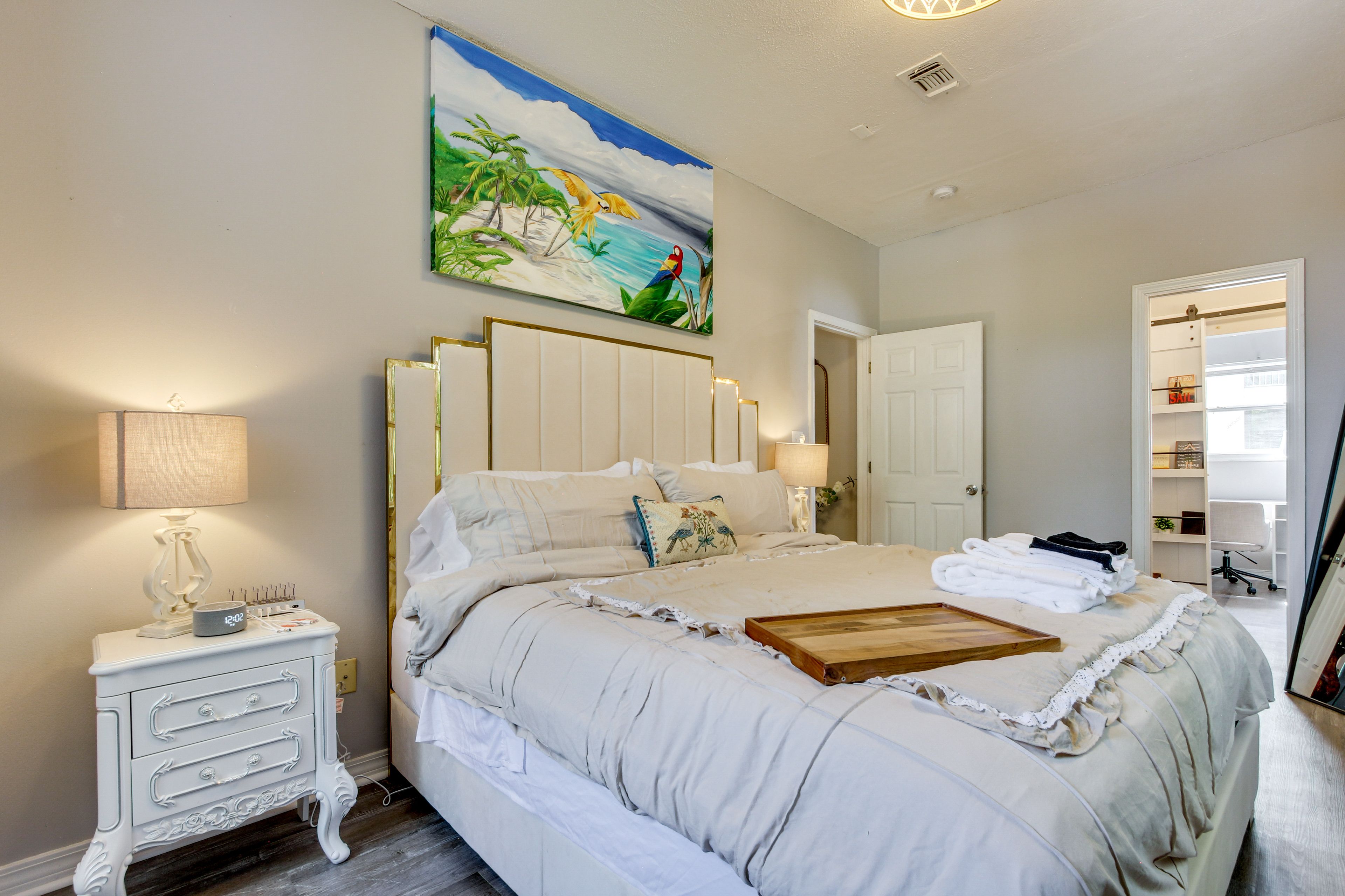 Bedroom 2 | King Bed | Smart TV | 2nd Floor