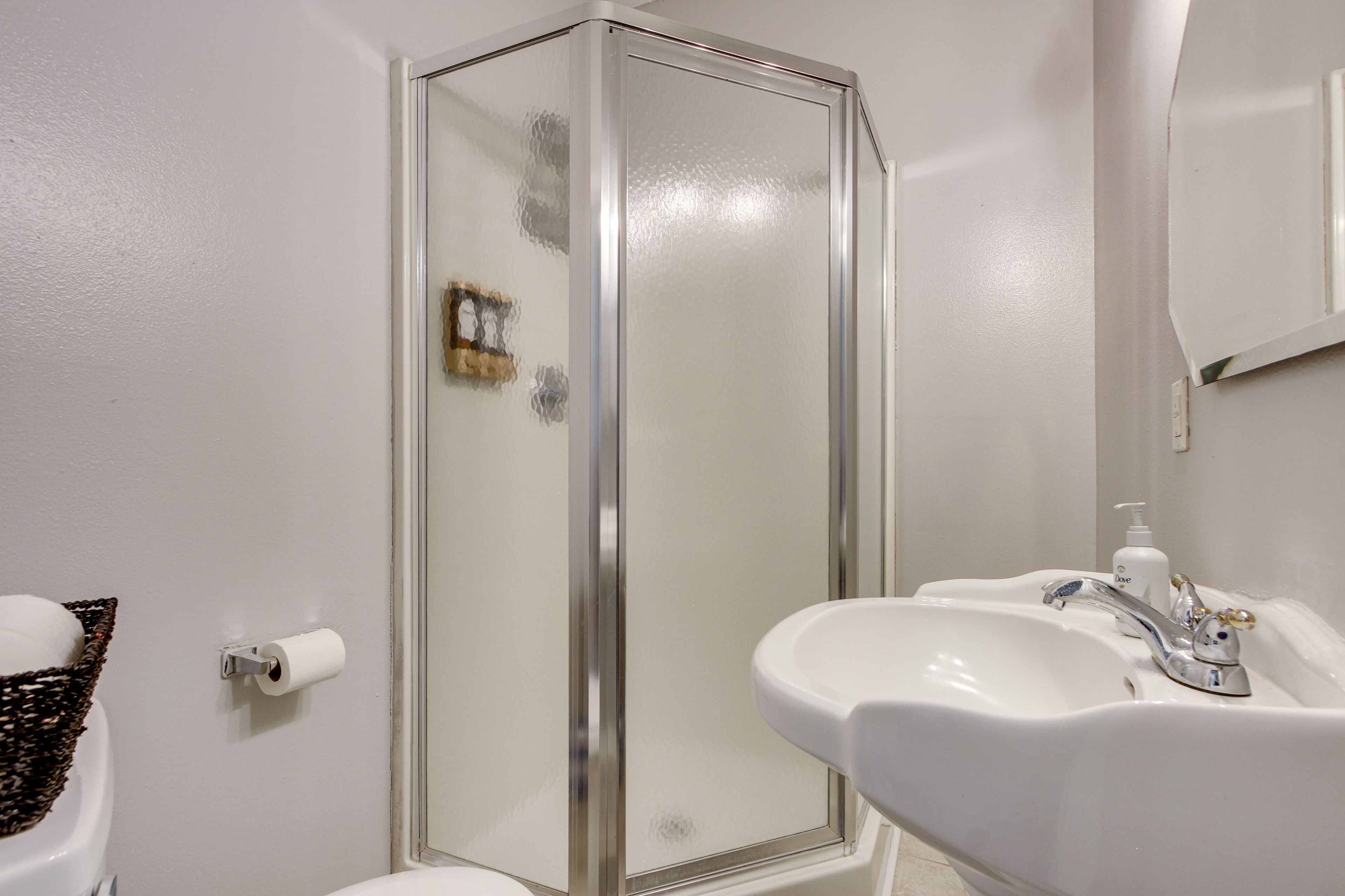 Full Bathroom | 1st Floor