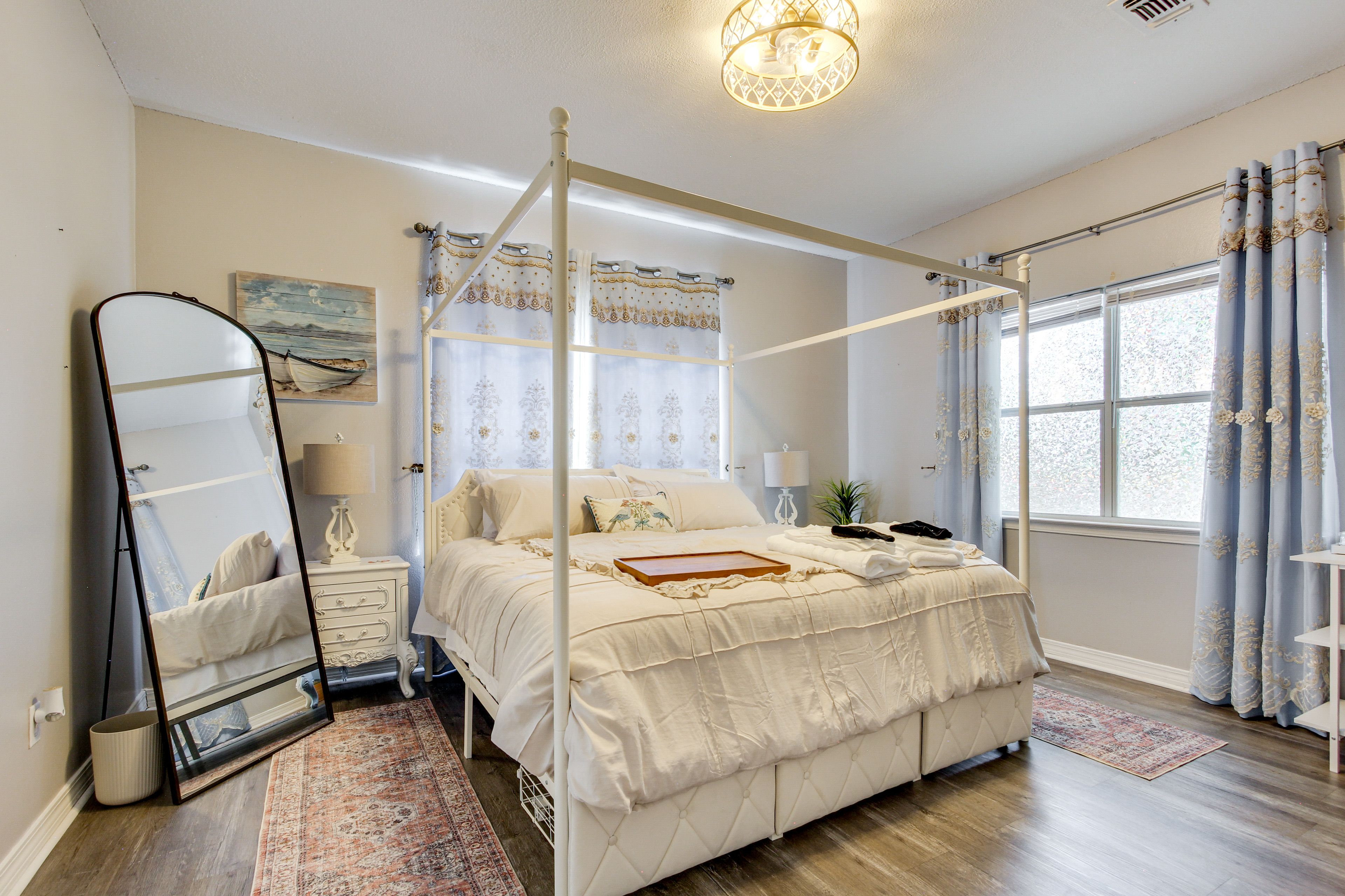 Bedroom 1 | King Bed | Smart TV | En-Suite Bathroom | 1st Floor