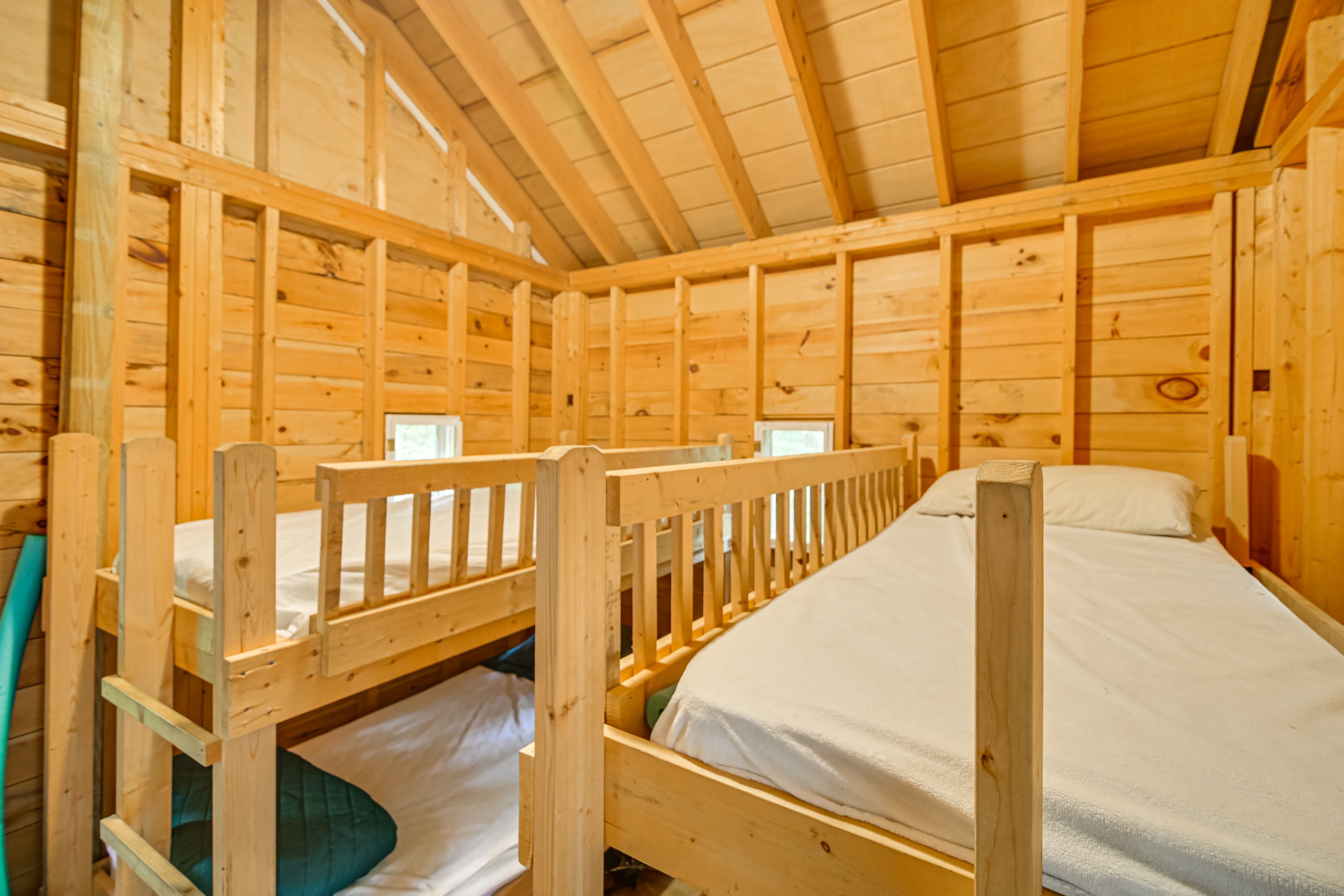 Bunkhouse | 2 Twin Bunk Beds | 1 Step to Enter