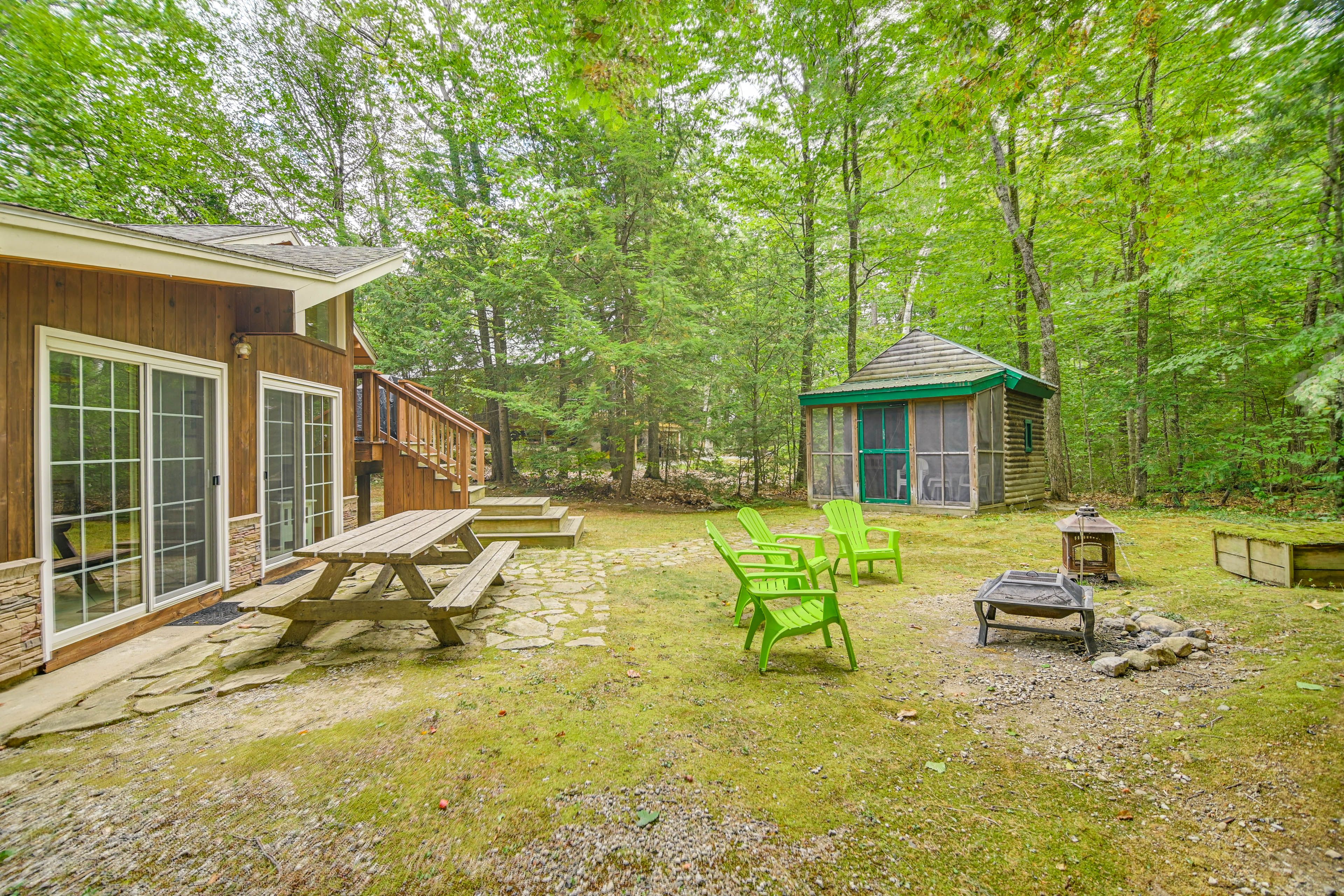 Private Backyard Area | Fire Pit | Gas Grill