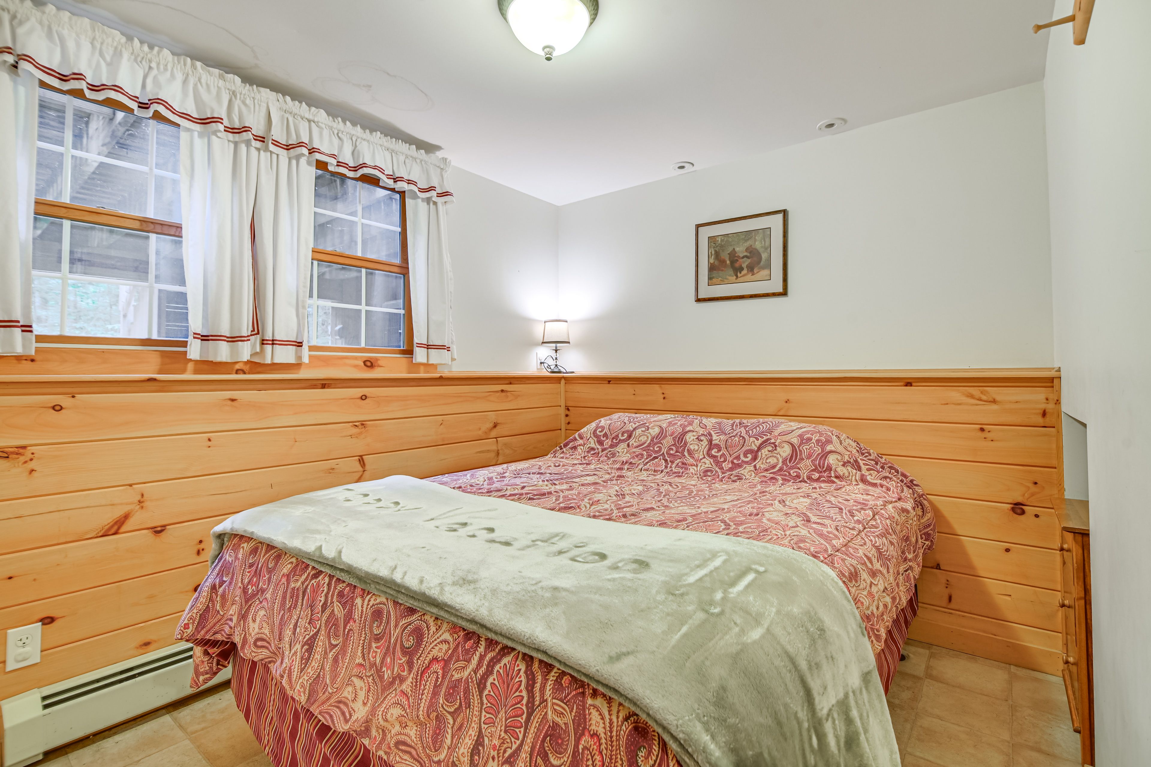 Bedroom 2 | Queen Bed | Lower Level