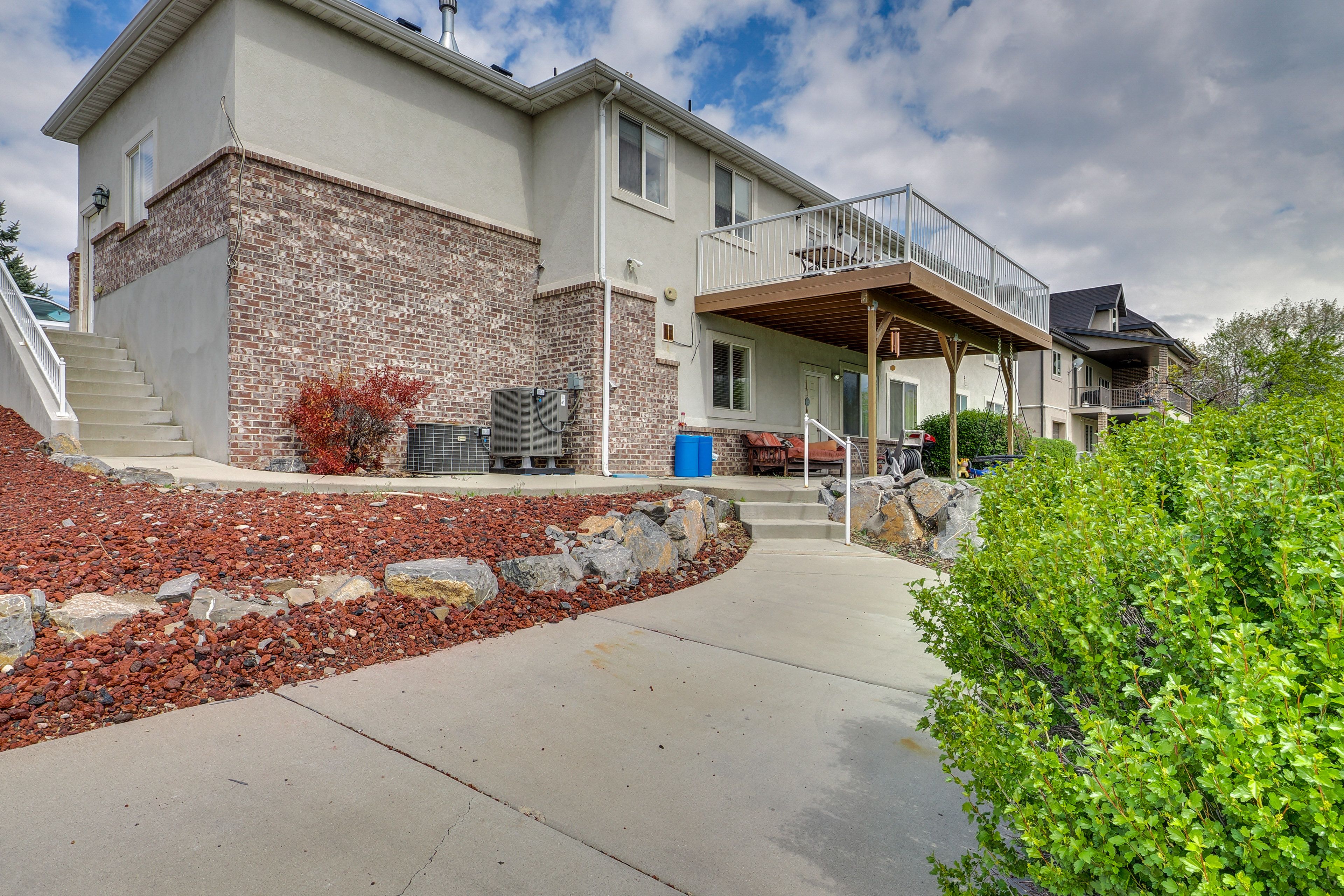 Exterior | Driveway Parking (1 Vehicle) | Additional Parking Area