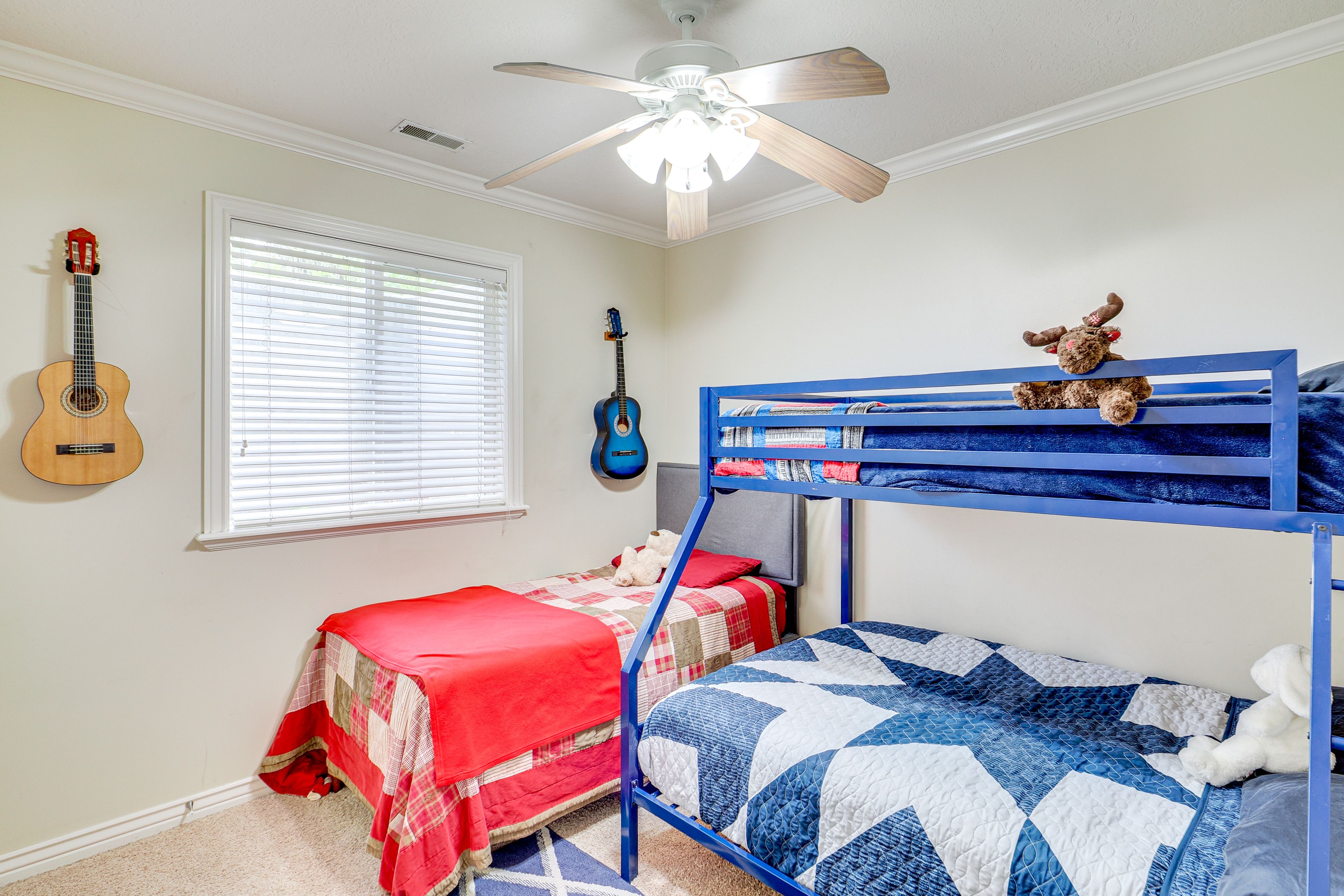 Bedroom 2 | Twin/Full Bunk Bed | Twin Bed