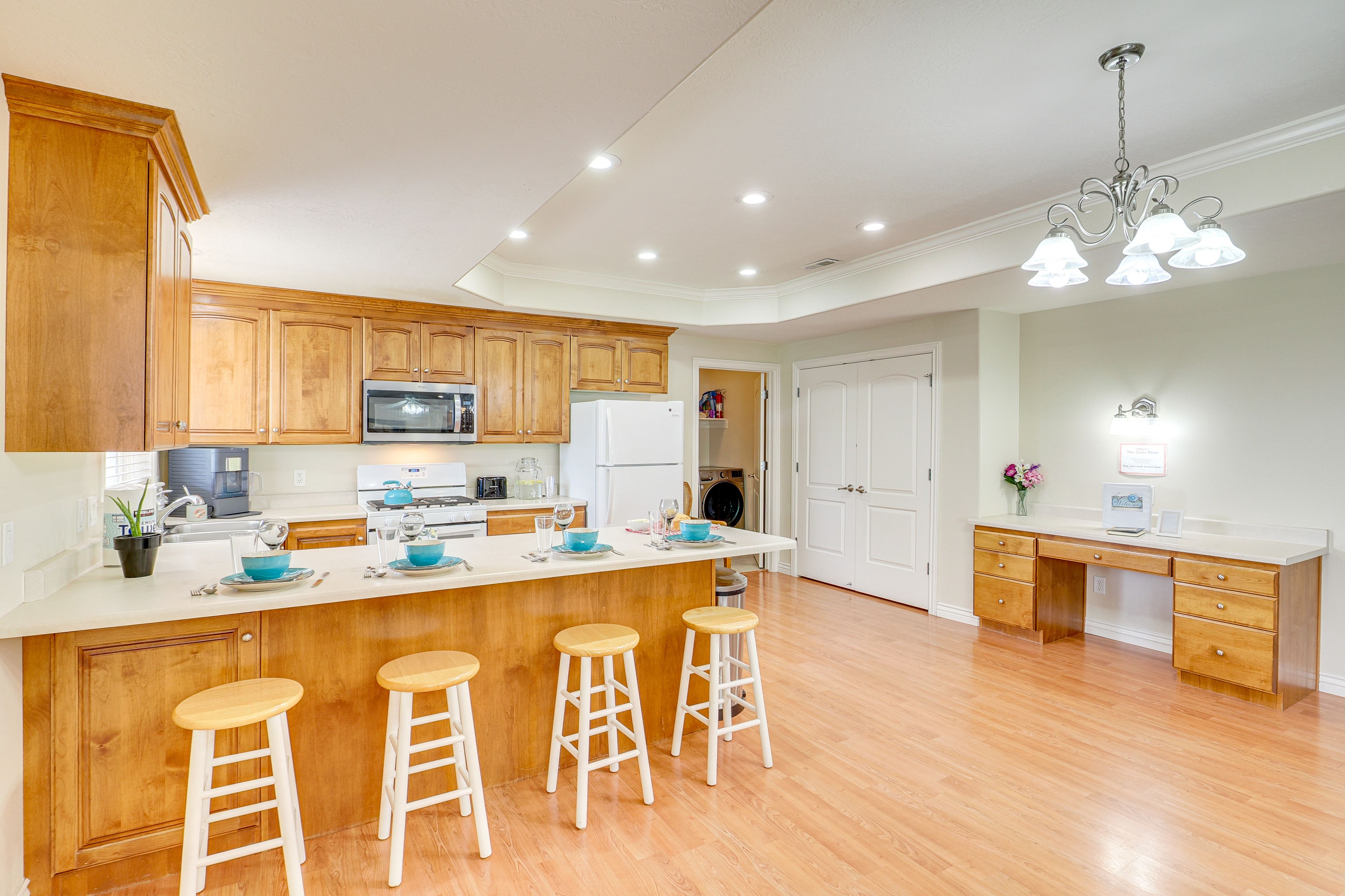 Kitchen | Ice Maker | Toaster
