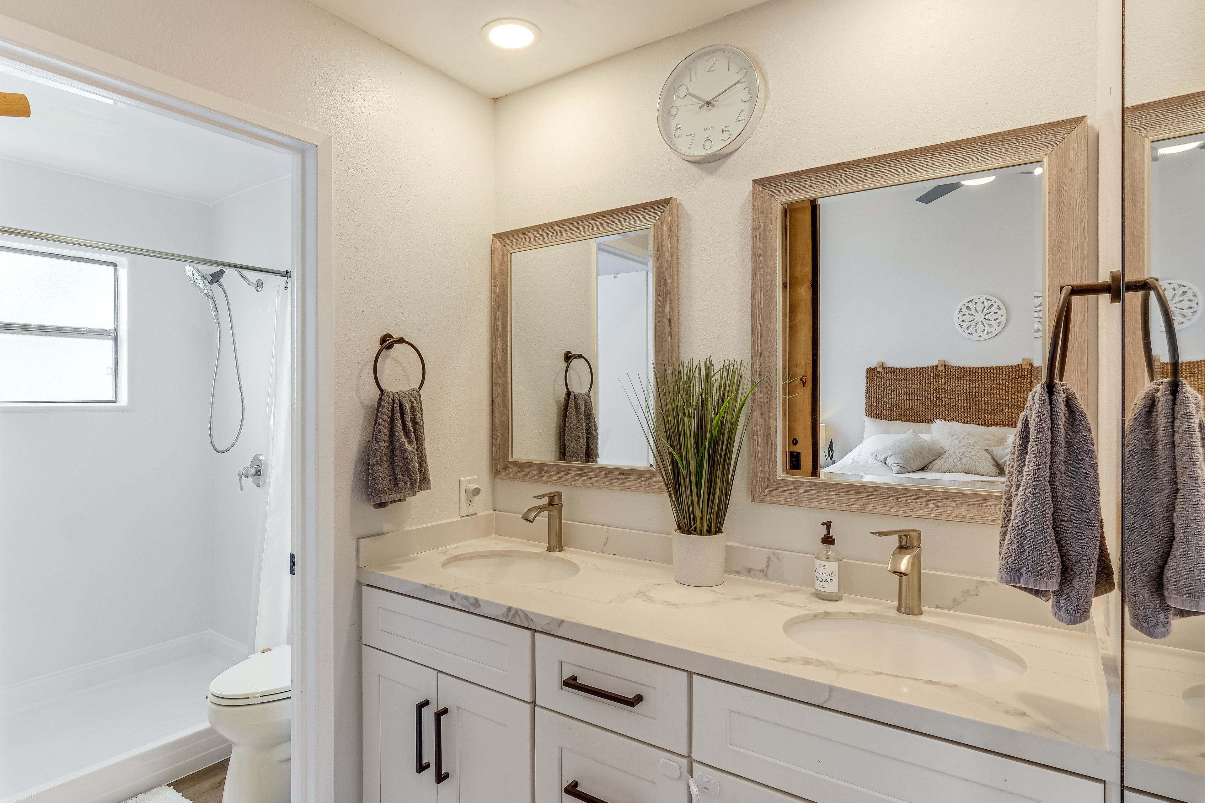 Full Bathroom | Towels Provided