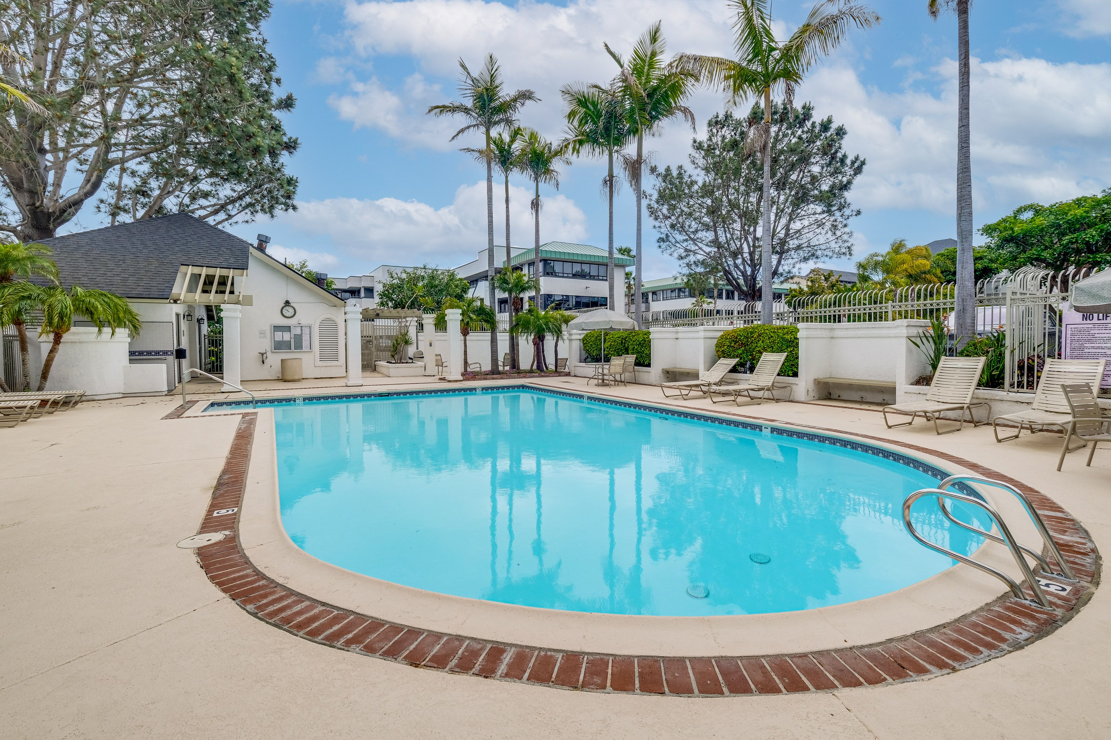 Triple Crown Del Mar | Community Amenities