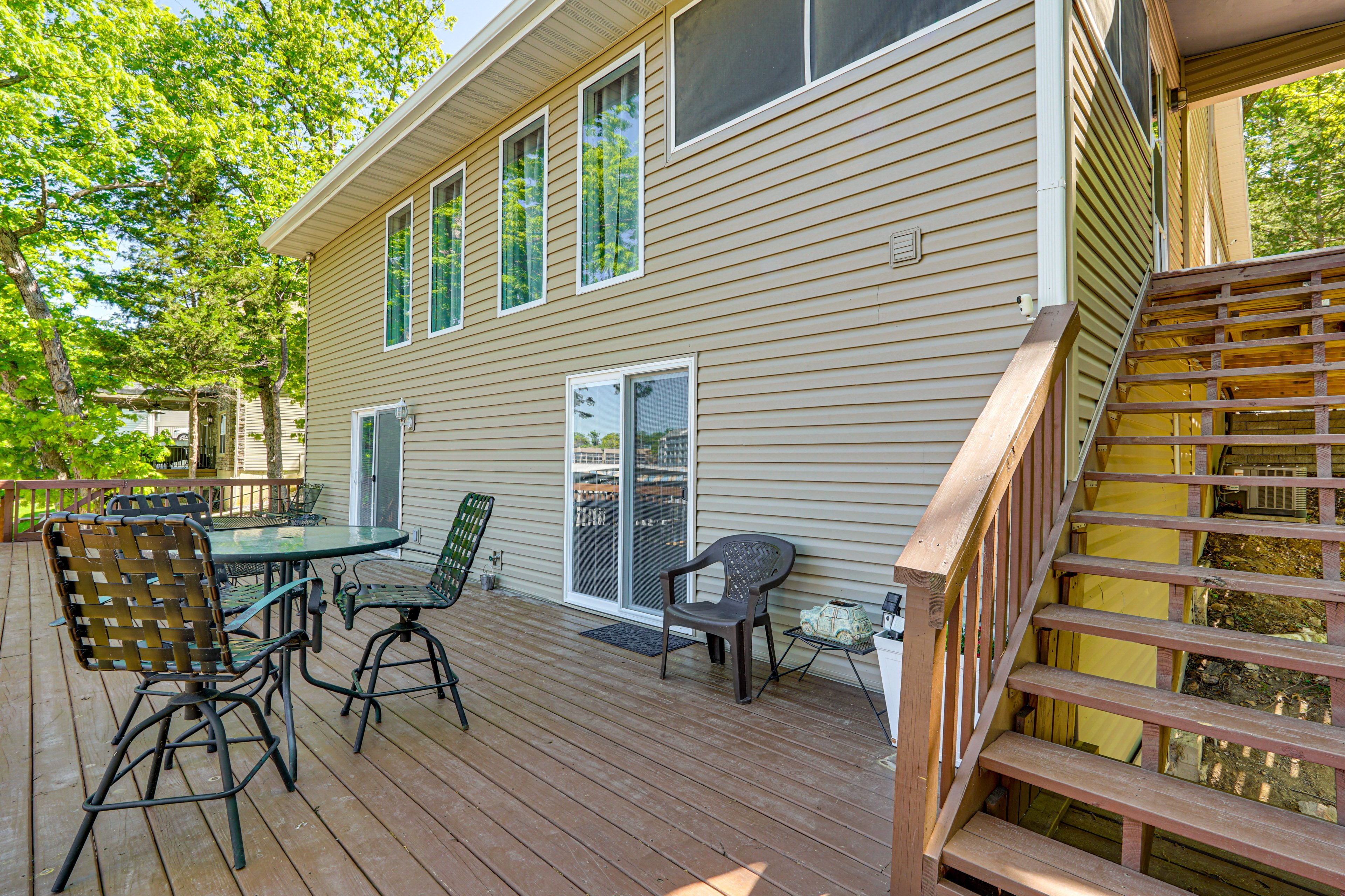 Lower-Level Deck