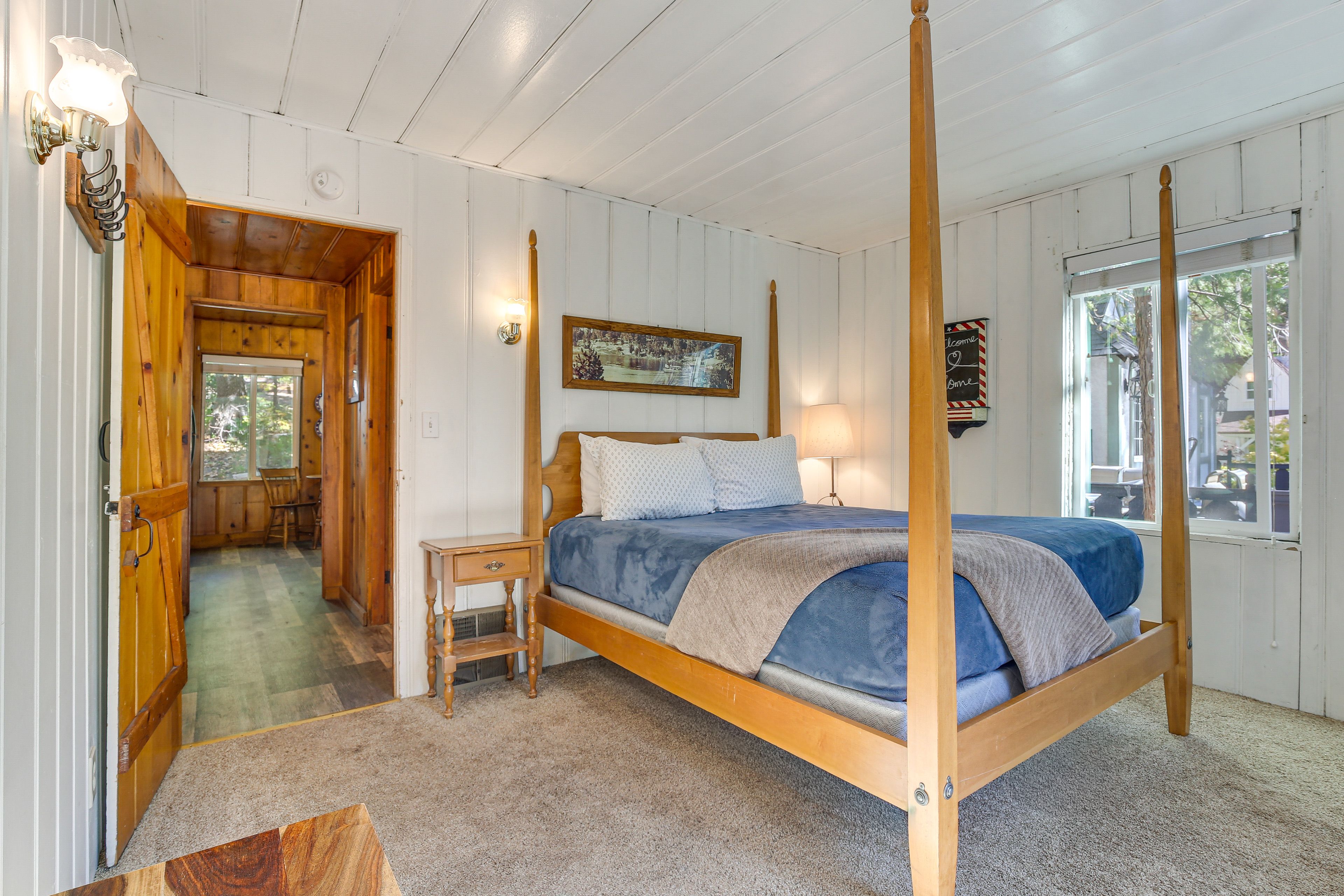 Bedroom 1 | Queen Bed | 1st Floor