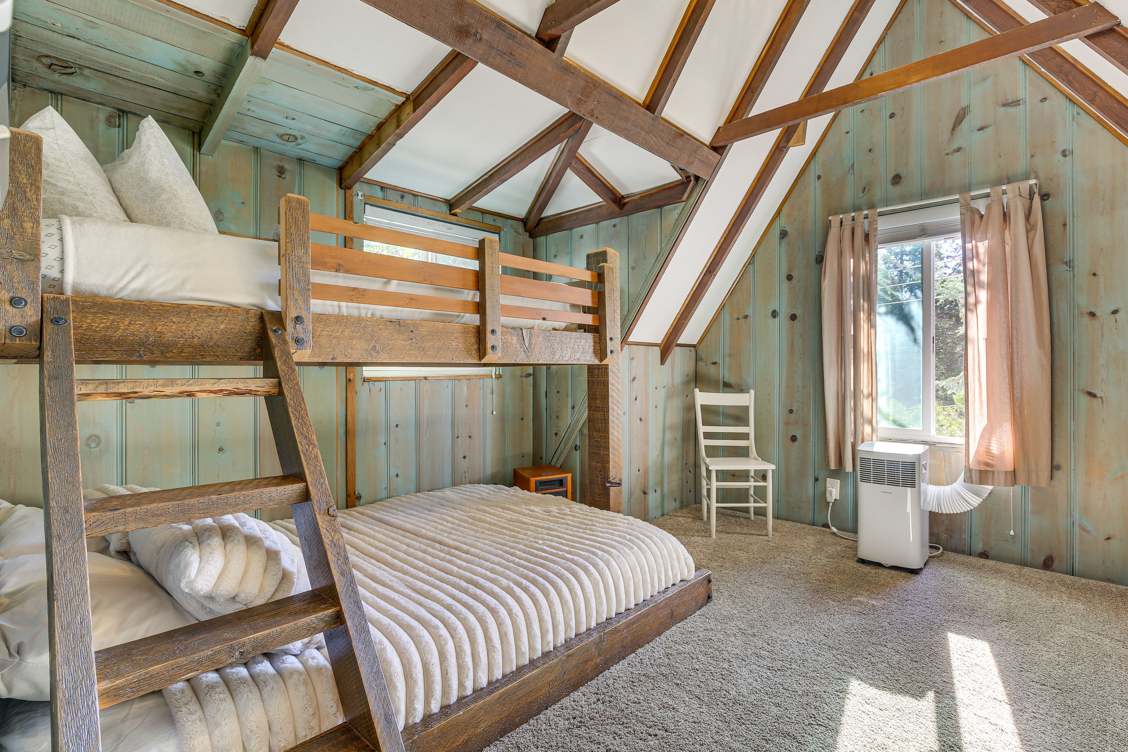 Bedroom 3 | Twin/Queen Bunk Bed | 2nd Floor