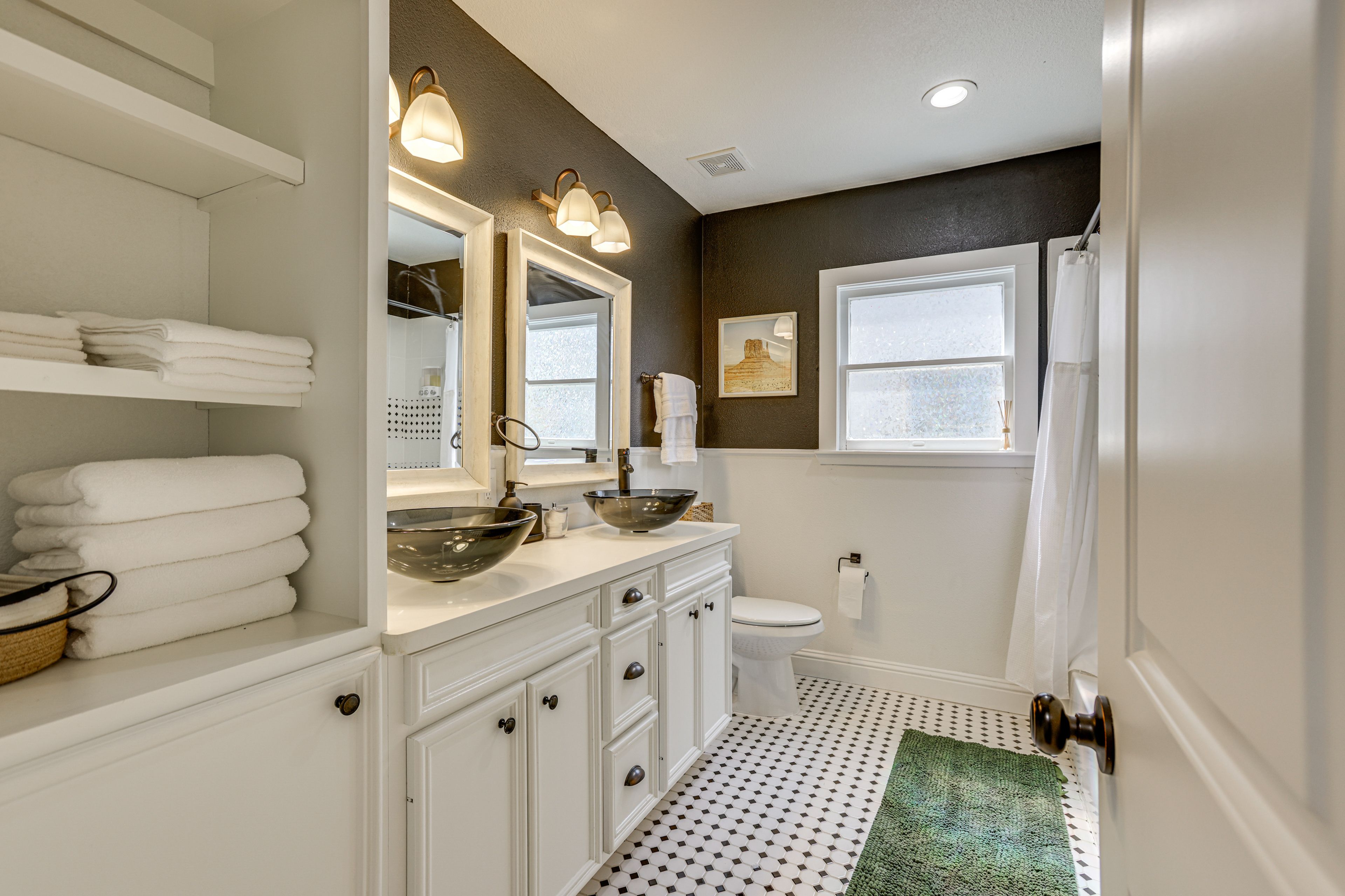 Full Bathroom | Shower/Tub Combo