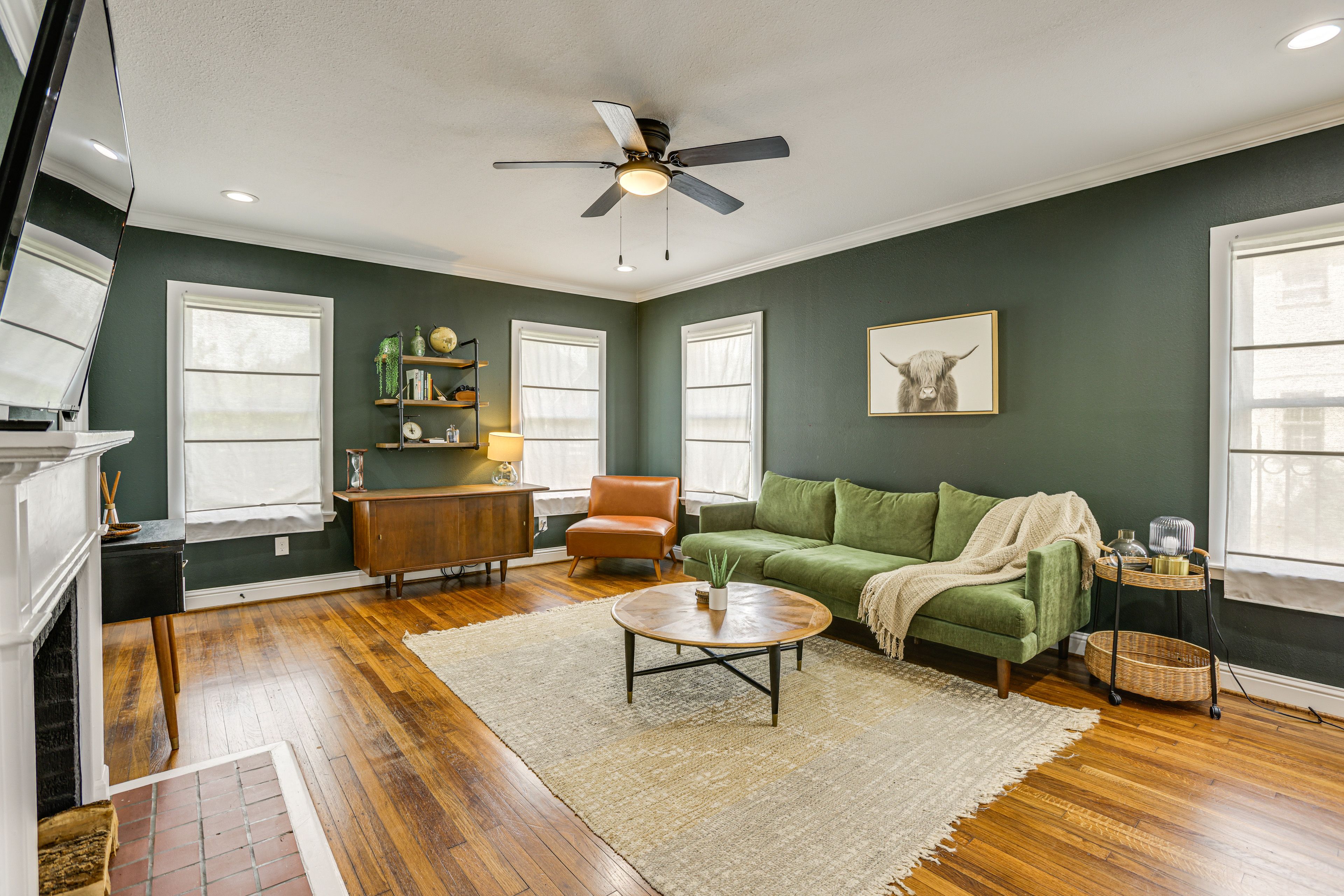 Houston Vacation Rental | 2BR | 2BA | 1,000 Sq Ft | 9 Steps to Enter