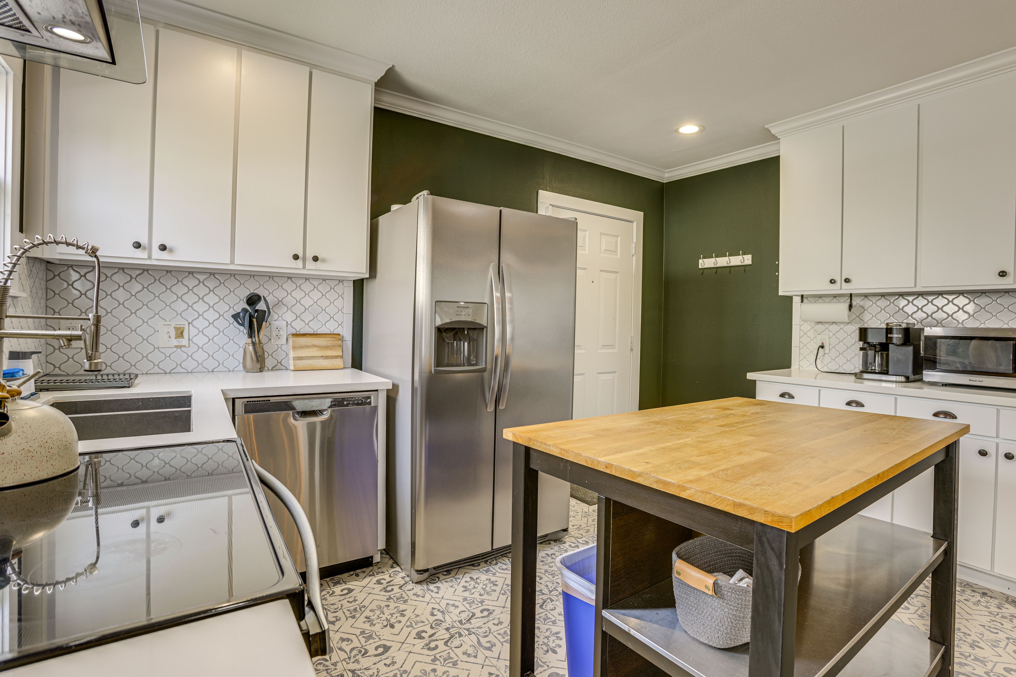 Kitchen | Dual Drip/Keurig Coffee Maker