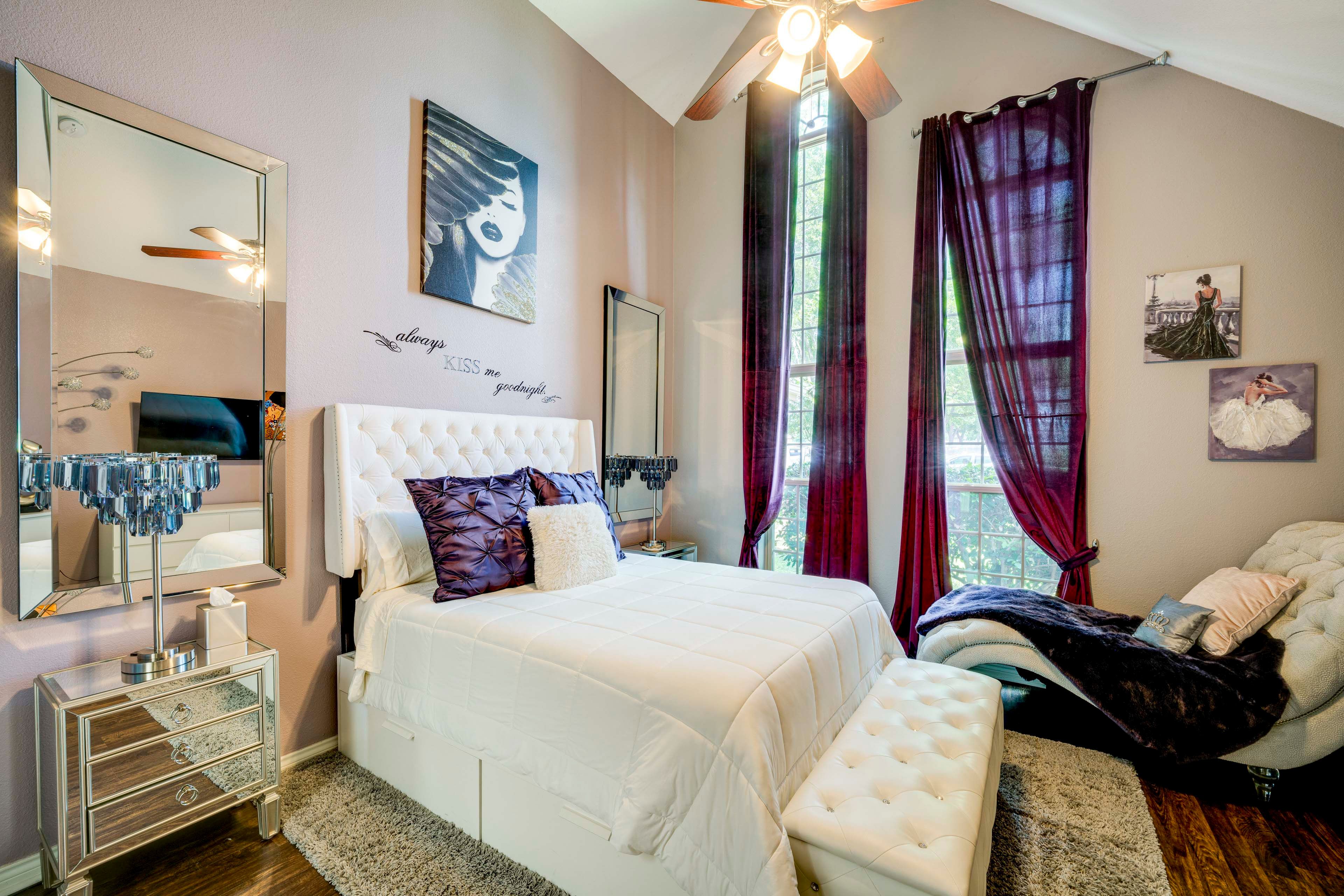 Bedroom 1 | Queen Bed | Smart TV | Linens Provided