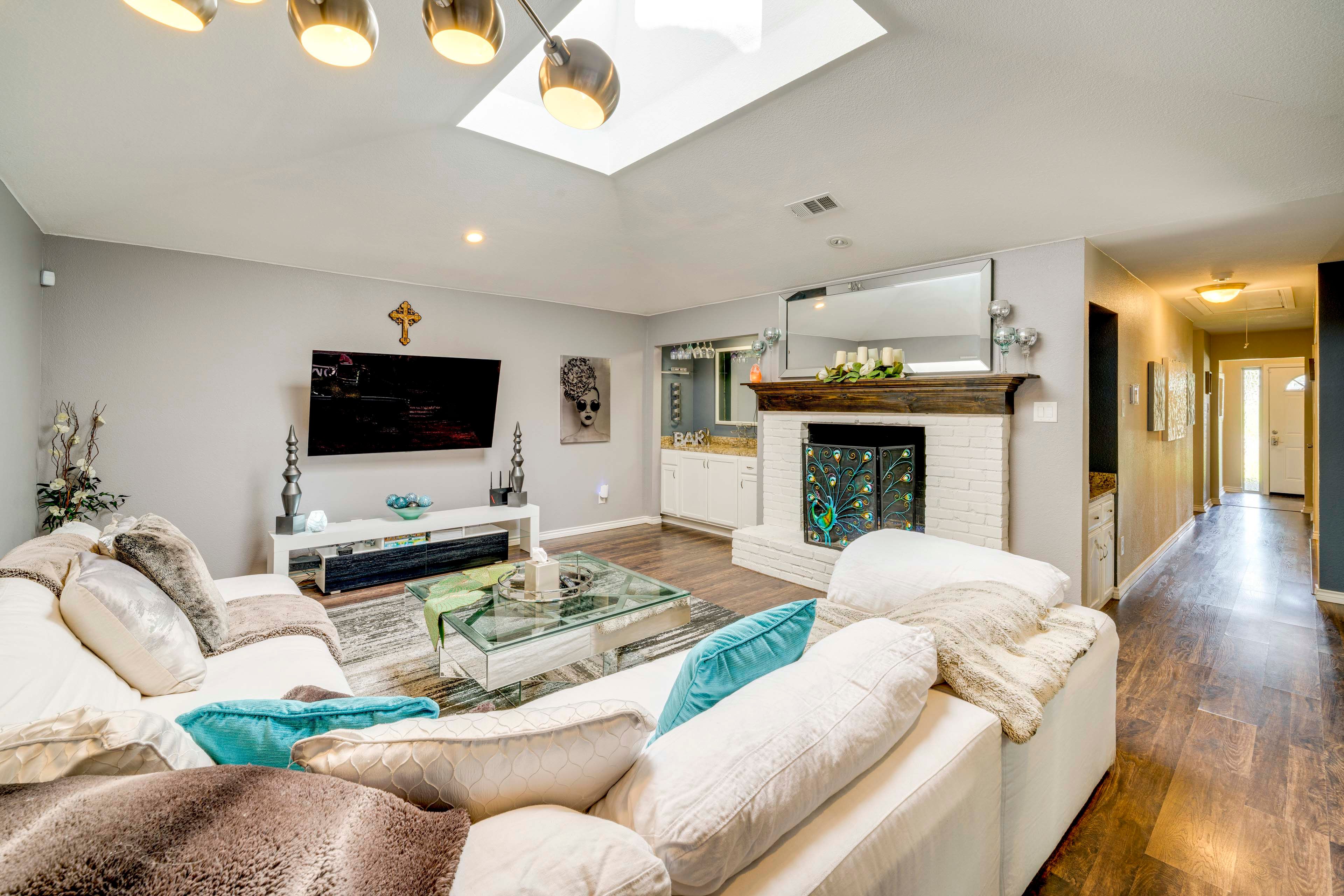 Living Room | Smart TV | Free WiFi