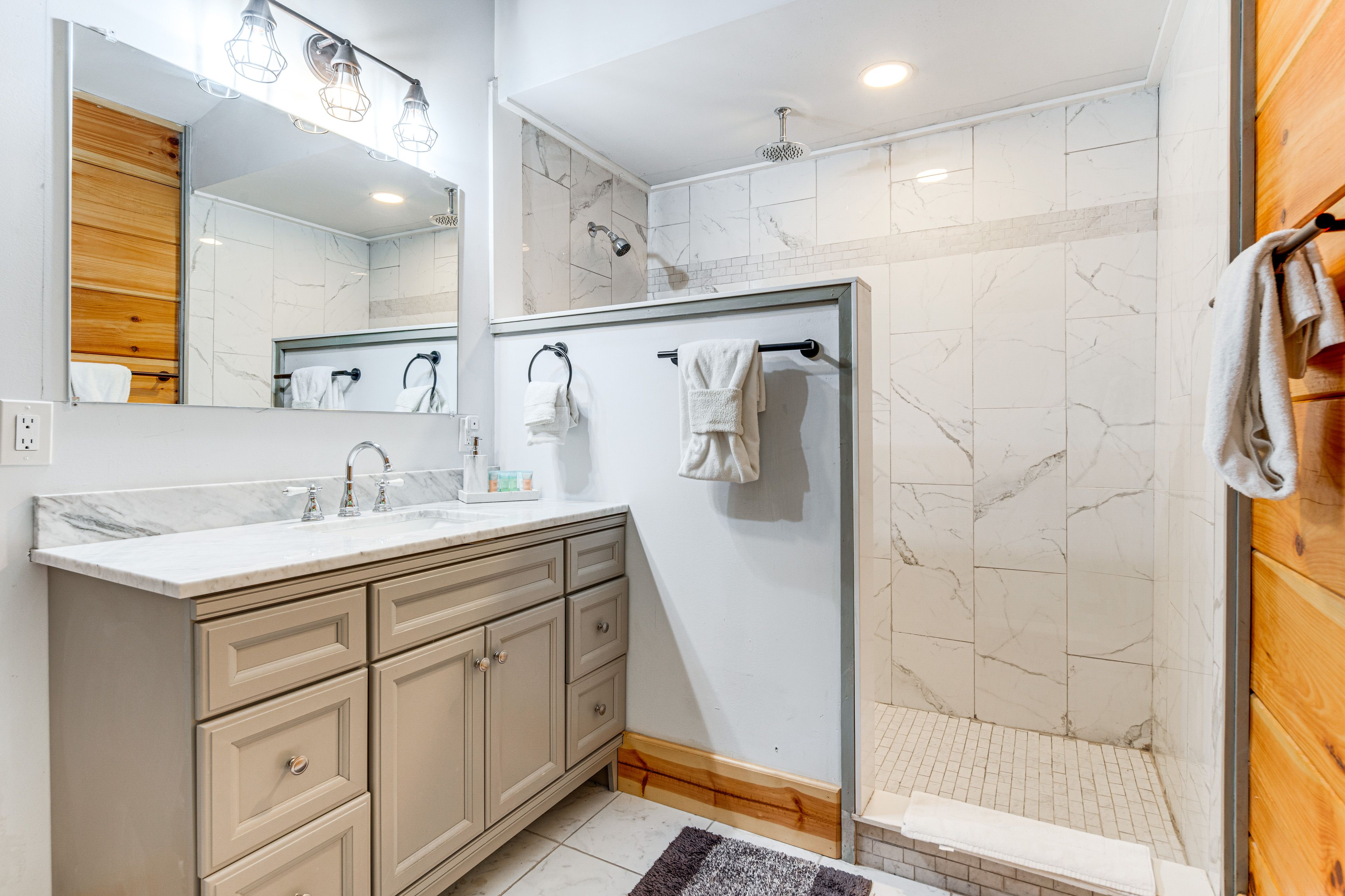 En-Suite Bathroom | 1st Floor