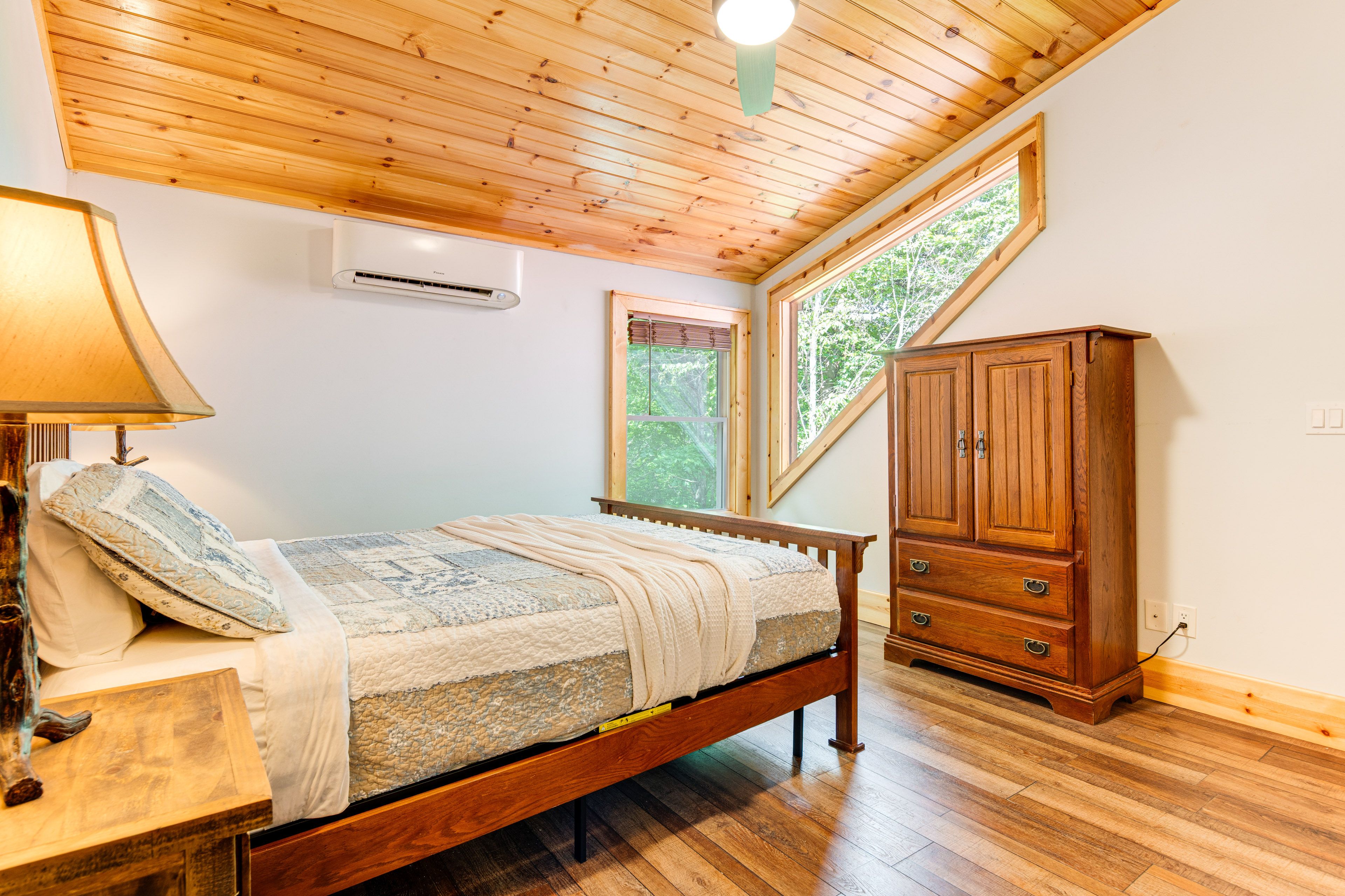 Bedroom 2 | Queen Bed | 2nd Floor