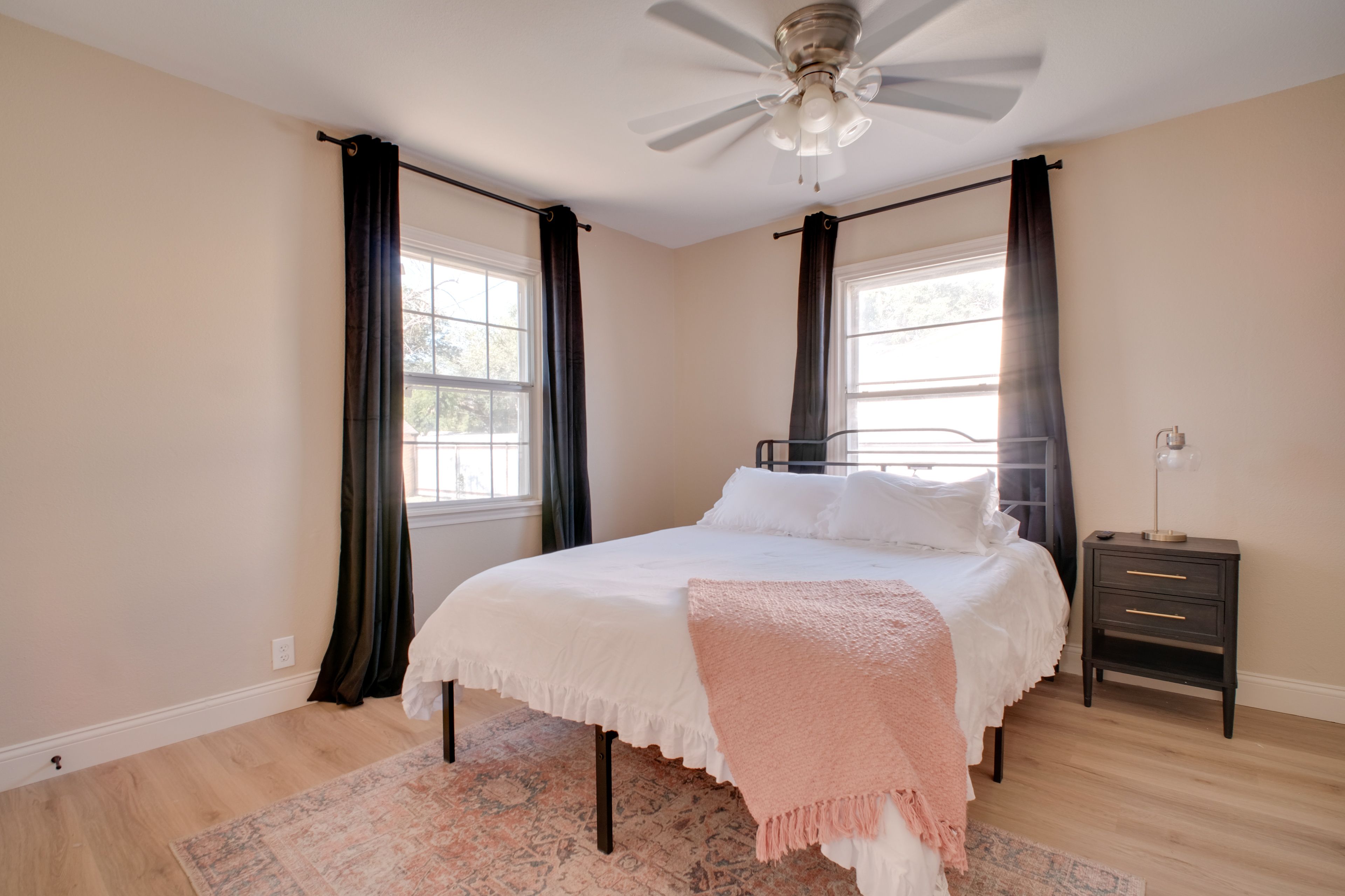 Bedroom 2 | Queen Bed | Smart TV