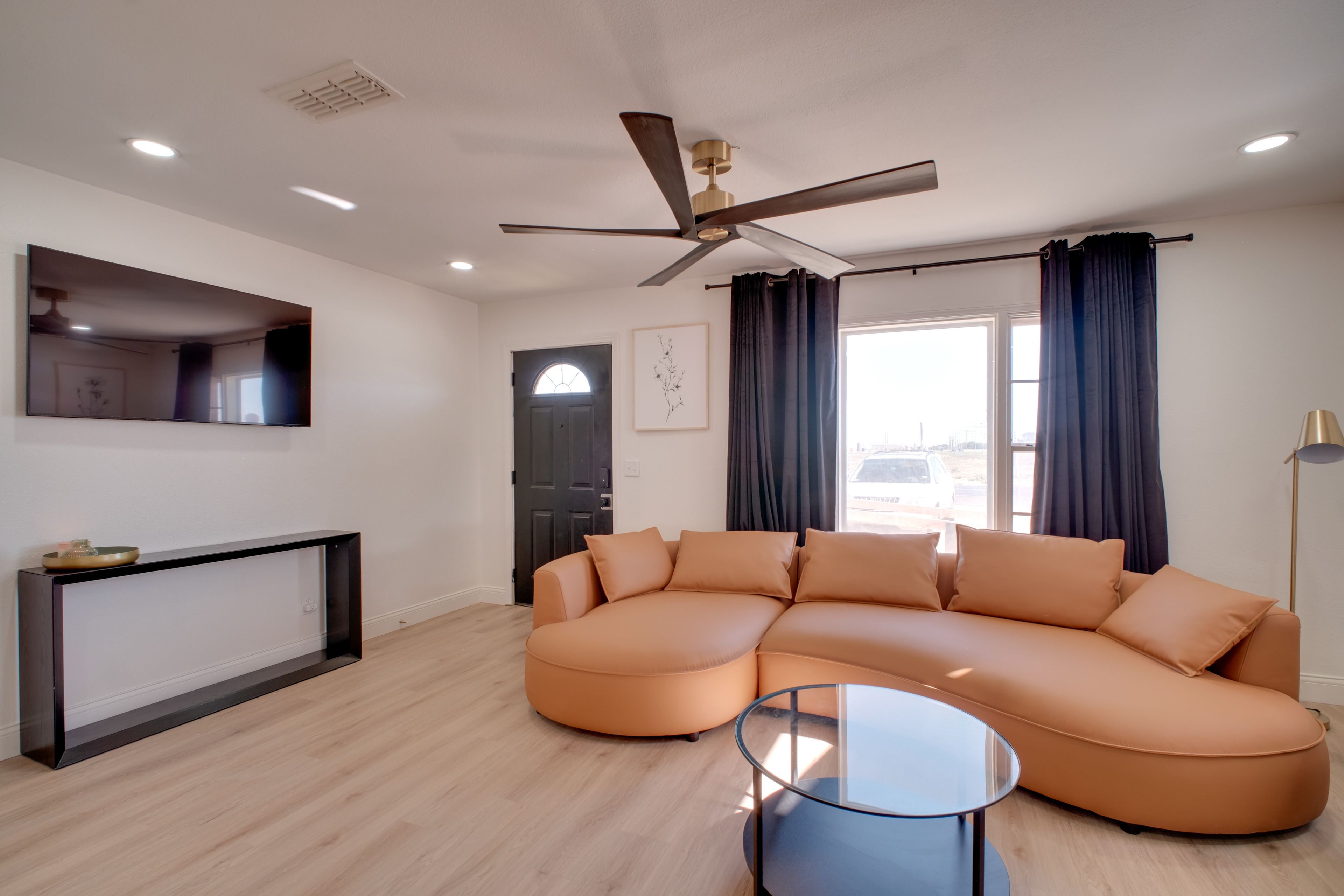 Living Area | Smart TV