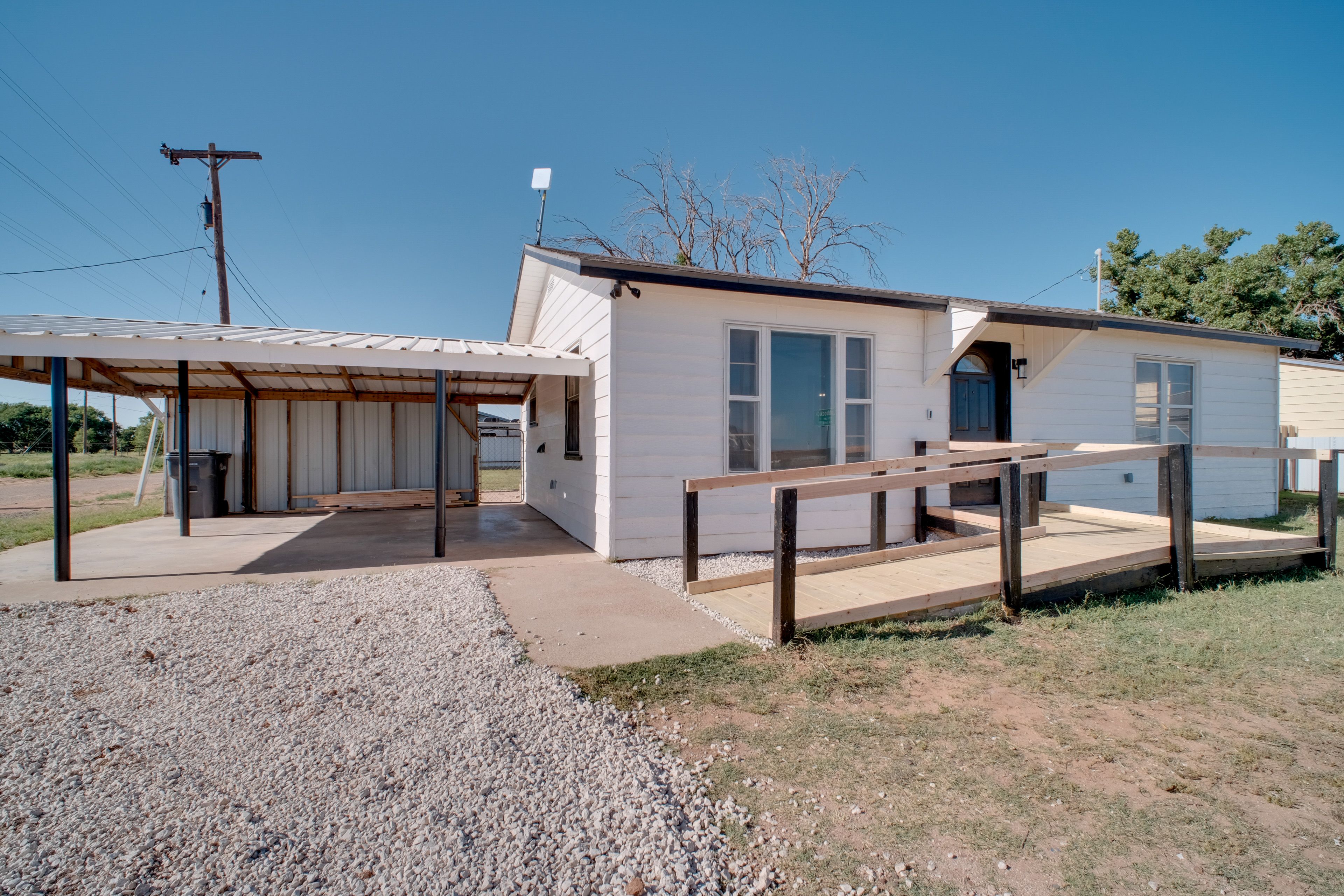 Parking | Carport (1 Vehicle) | Gravel Driveway (1 Vehicle) | Trailer | Street