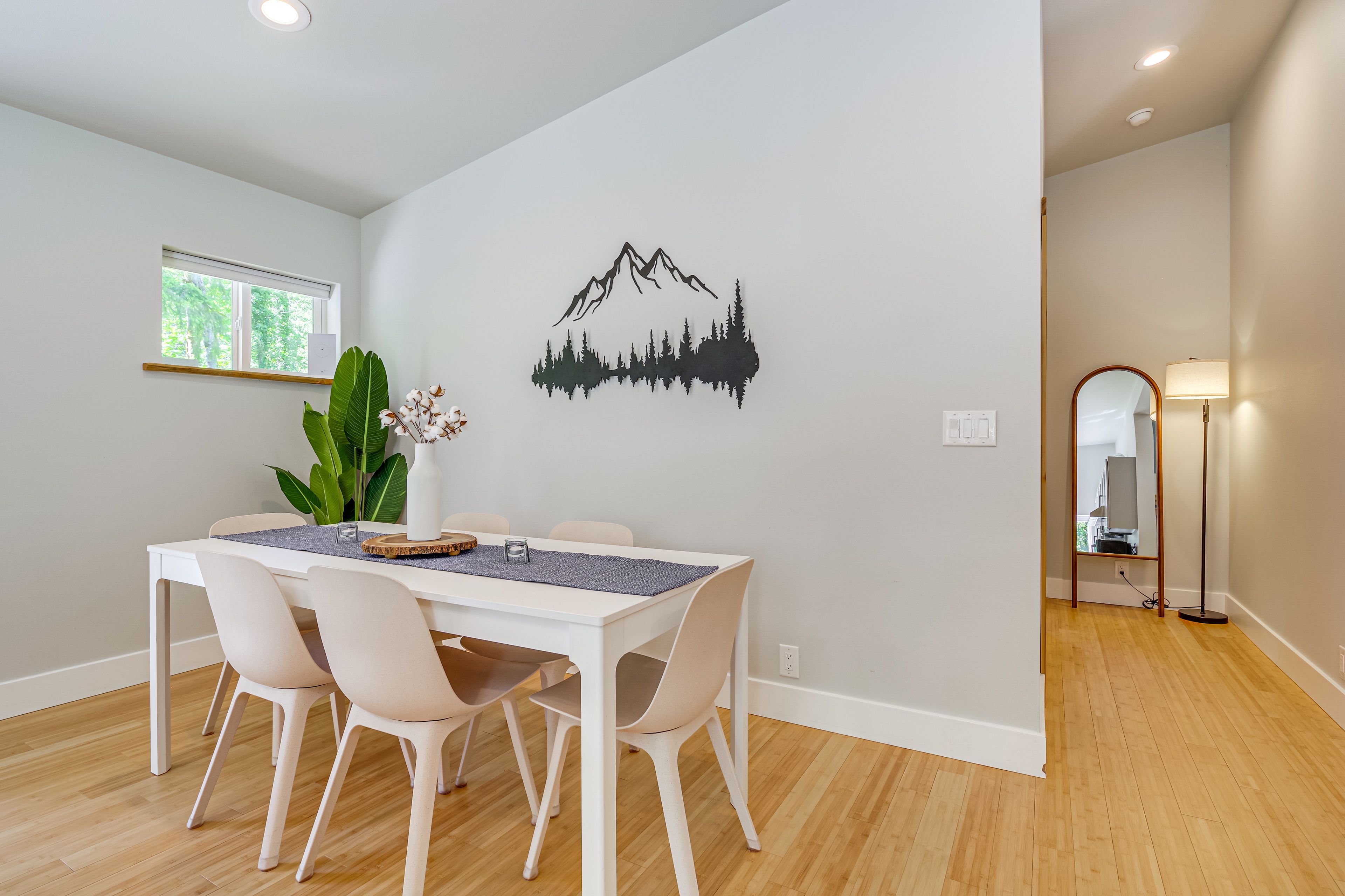 Dining Table | Dishware/Flatware