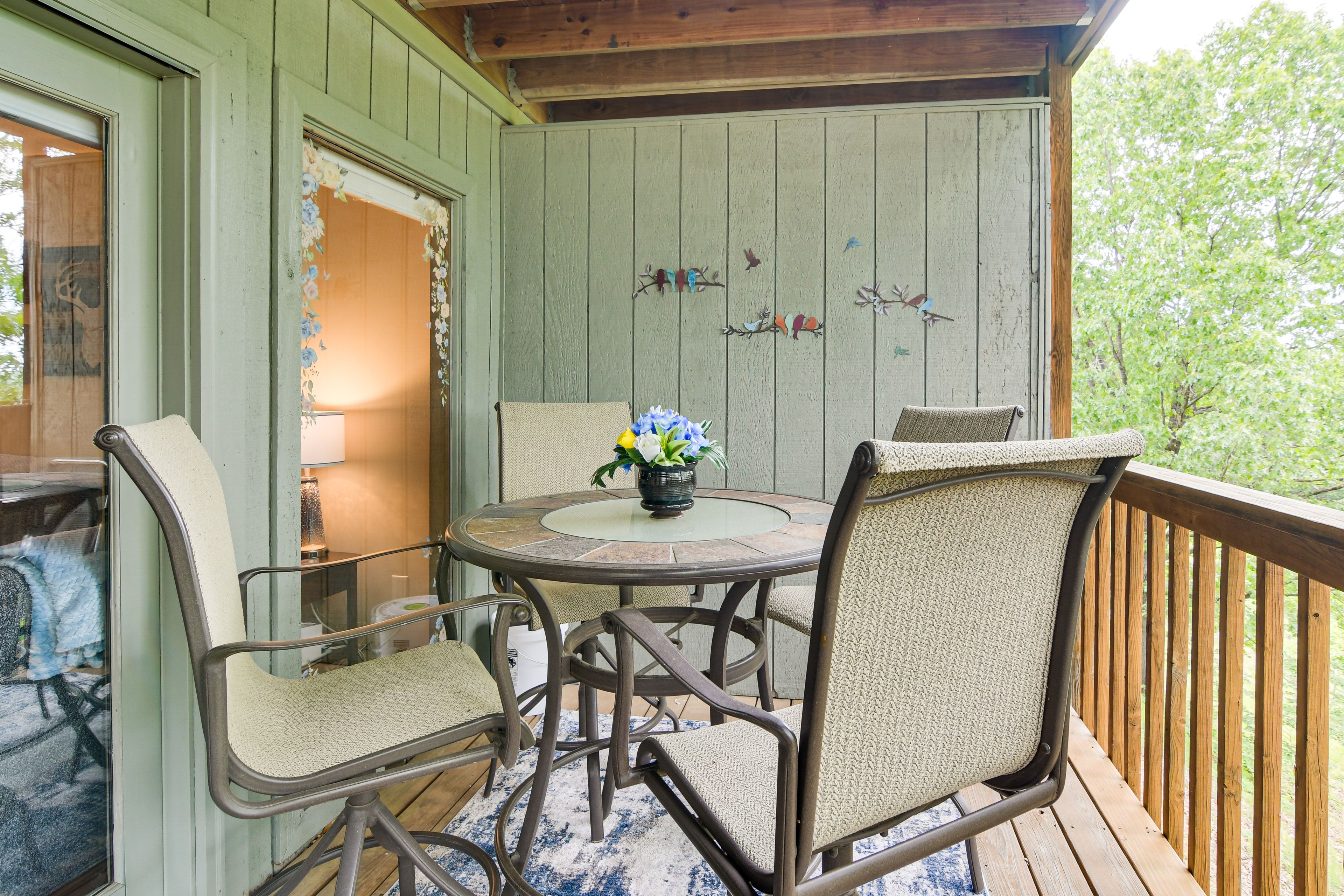 Private Deck | Outdoor Dining Area