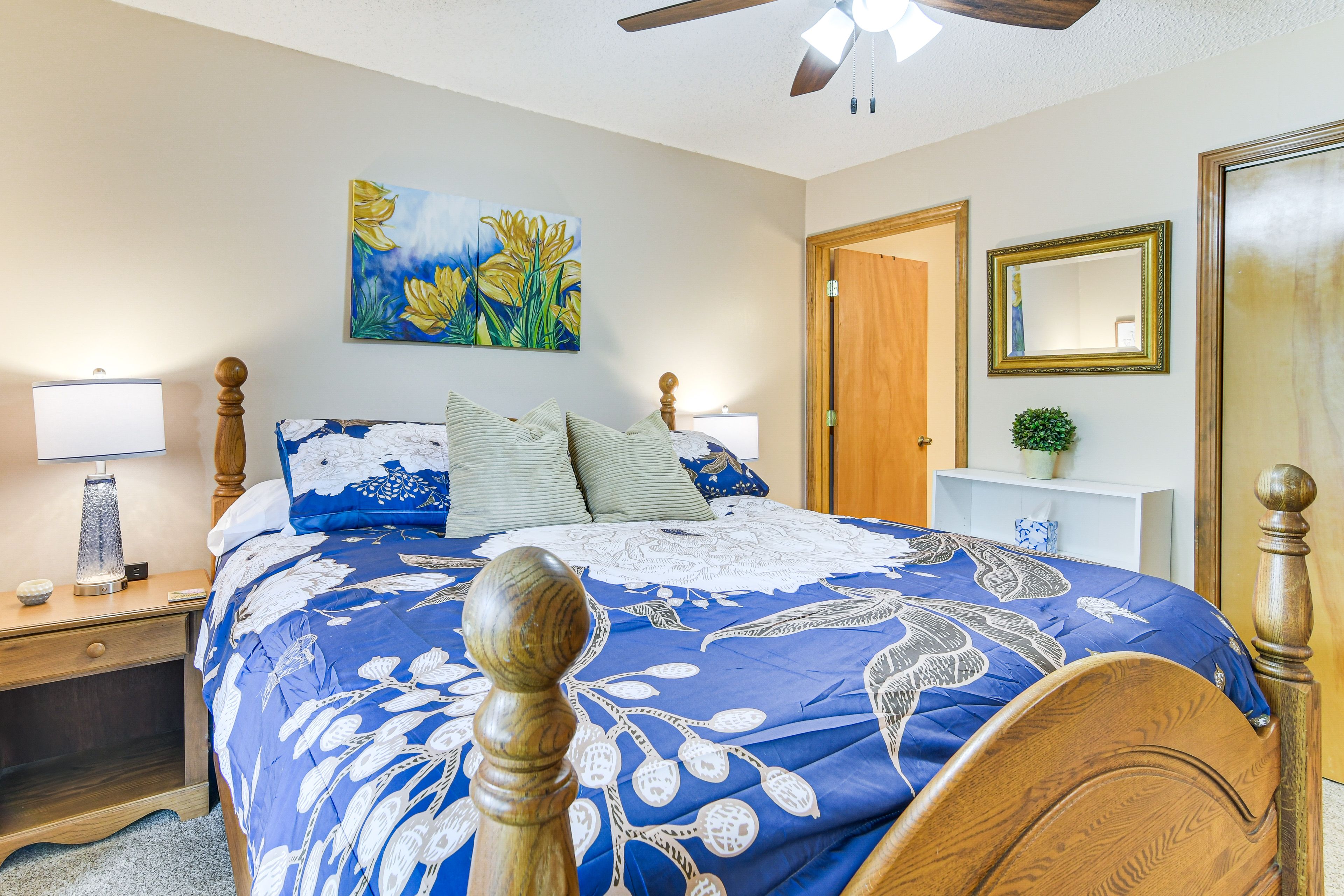 Bedroom 1 | King Bed