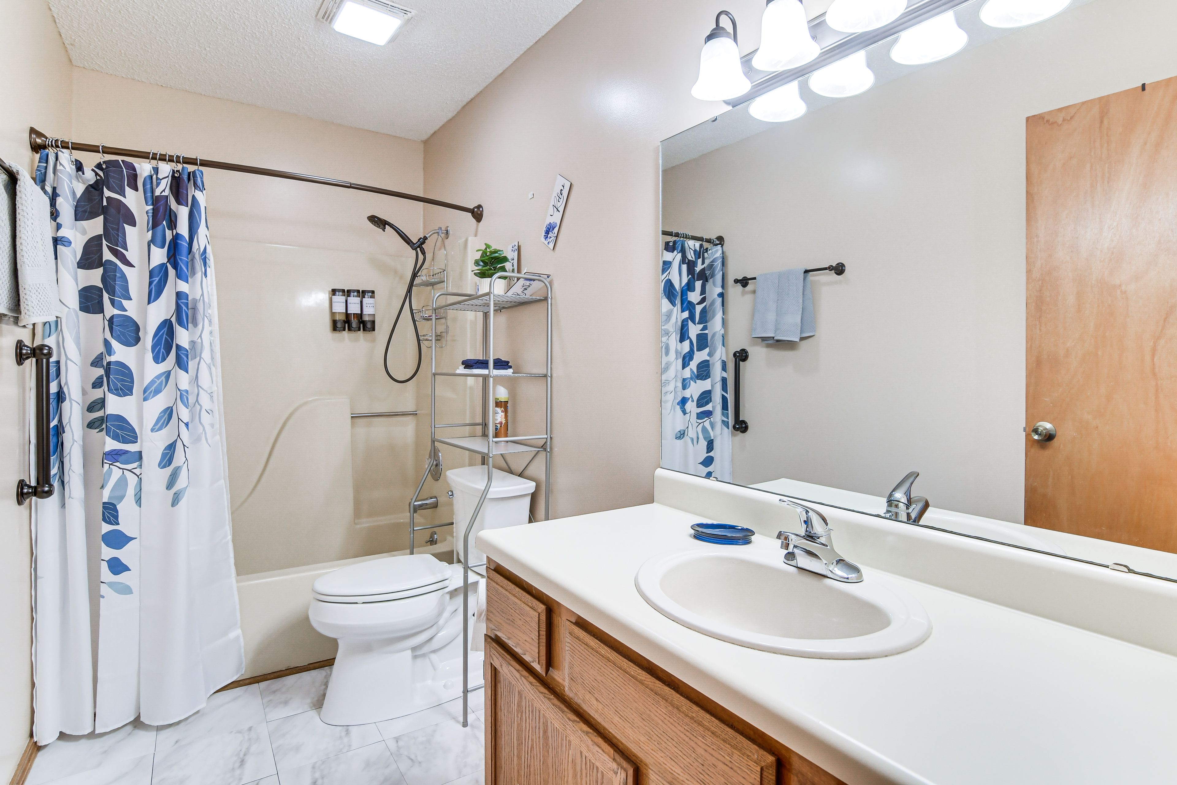 En-Suite Bathroom | Towels Provided