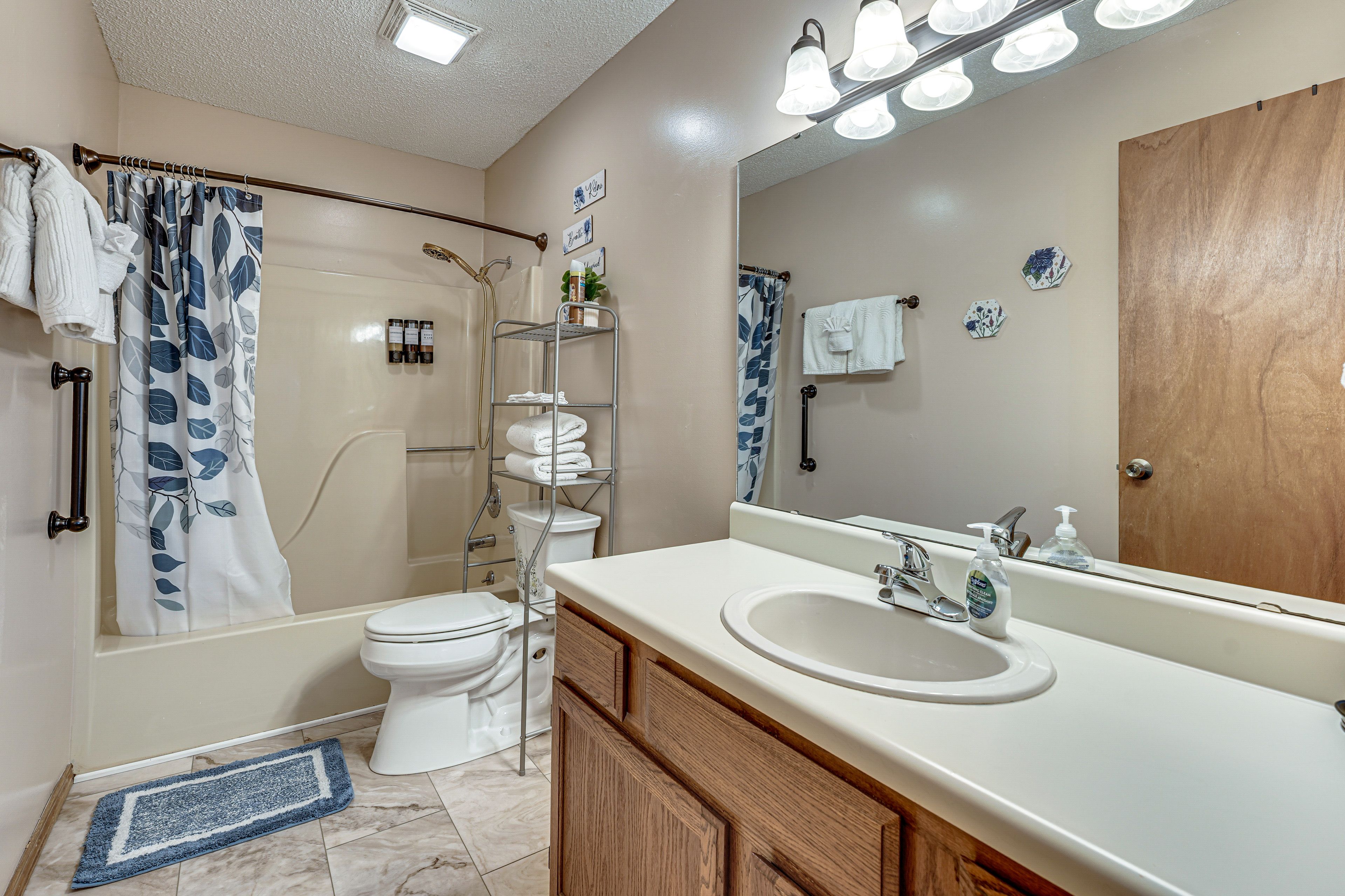 En-Suite Bathroom | Towels Provided