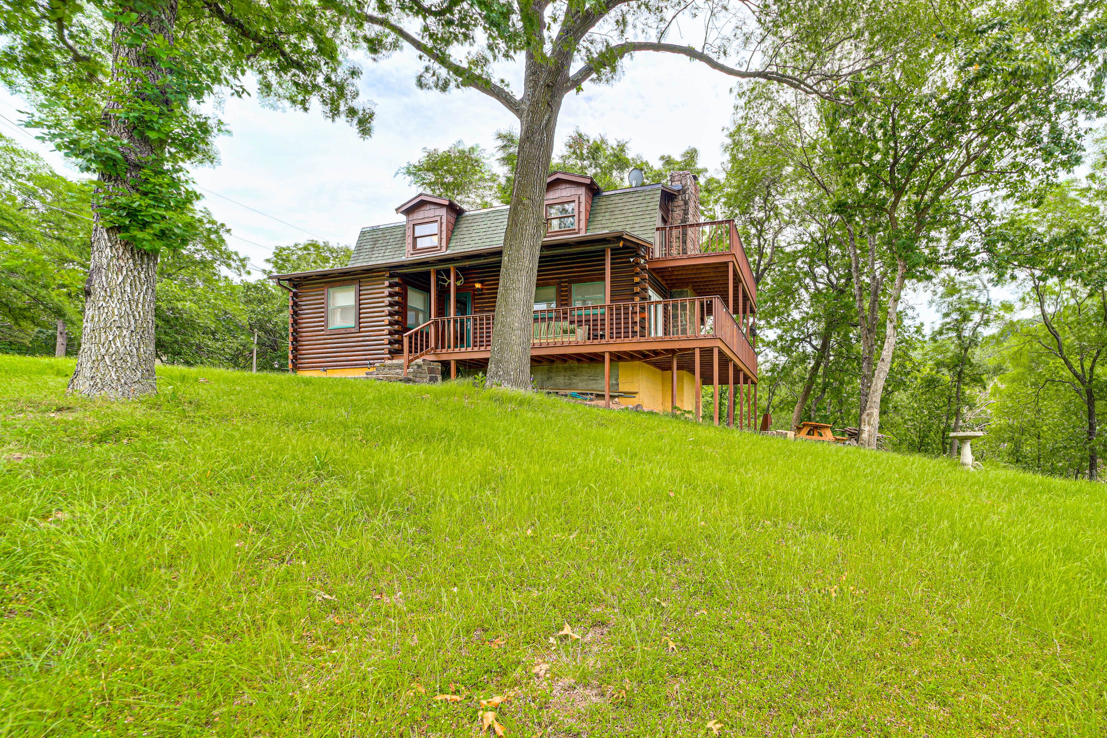Property Exterior | Charcoal Grill | Kayaks | Outdoor Games | Picnic Tables