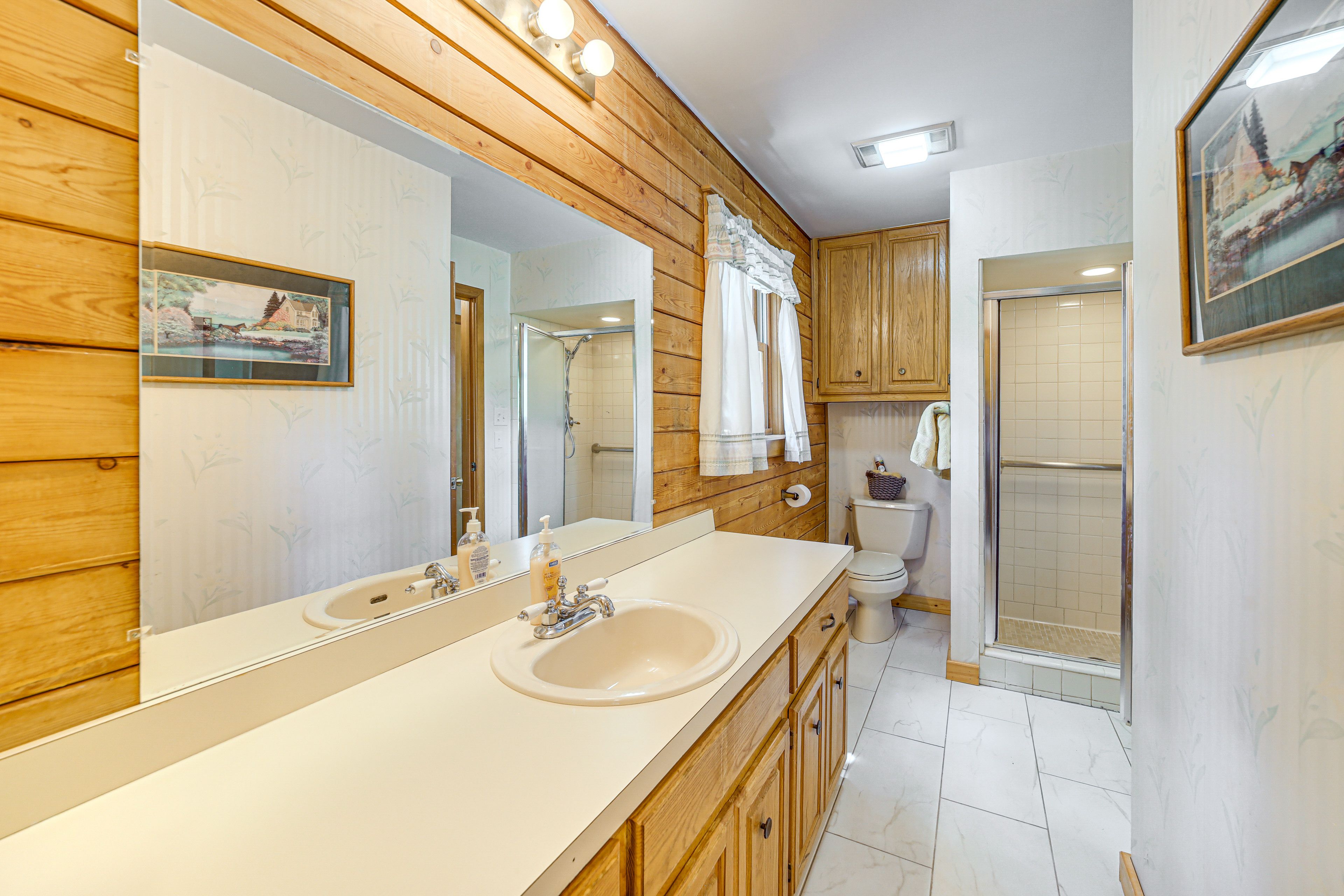 Full Bathroom | 1st Floor
