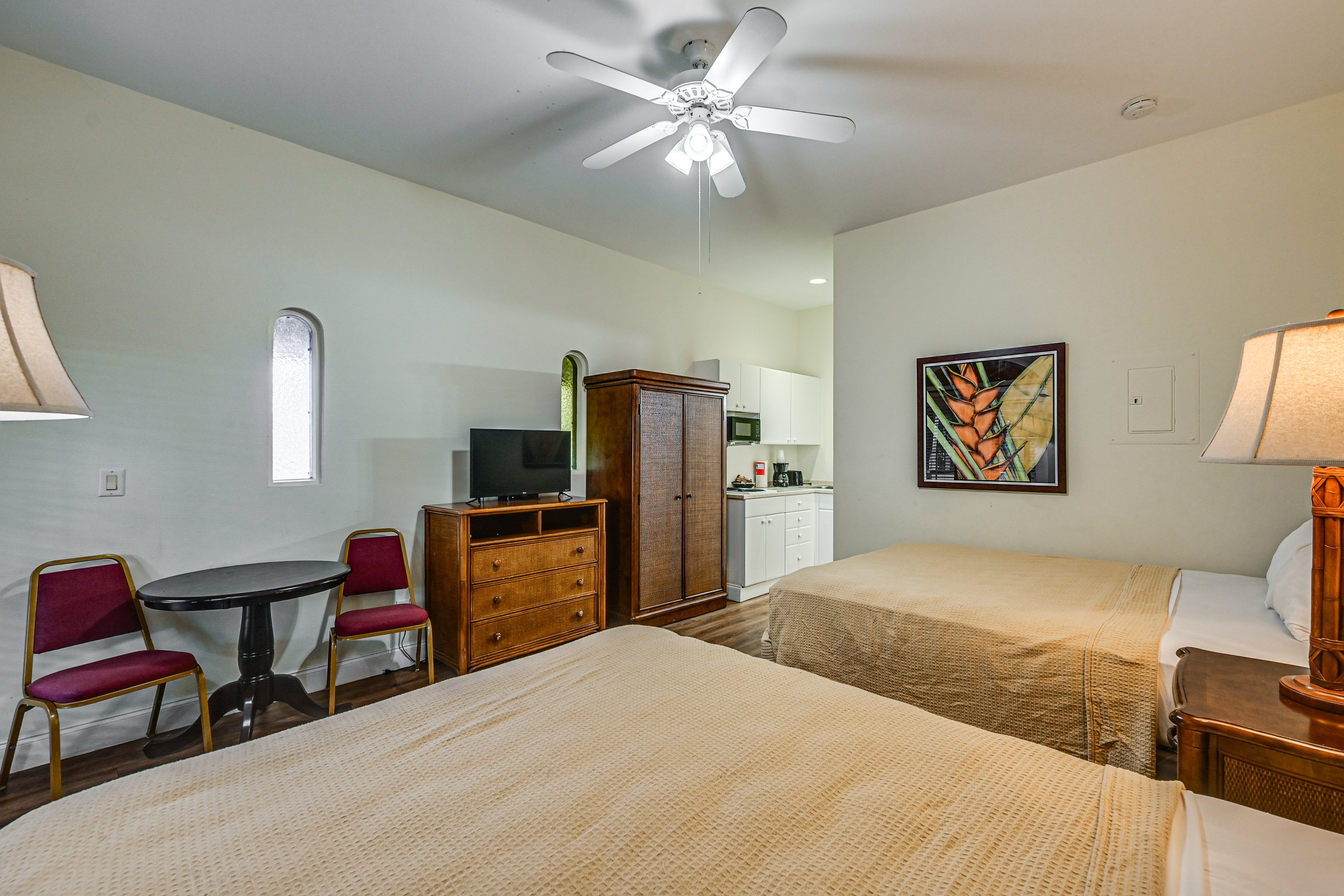 Studio | 2 Queen Beds | Free WiFi | Central A/C & Heat