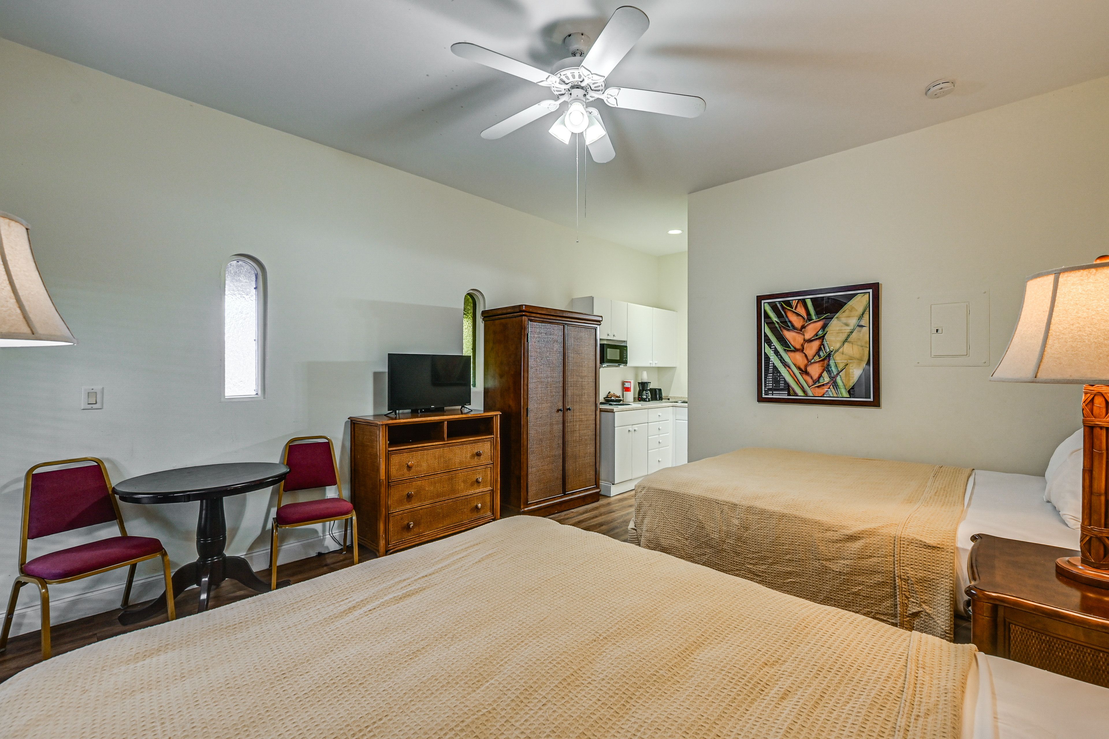 Studio | 2 Queen Beds | Free WiFi | Central A/C & Heat