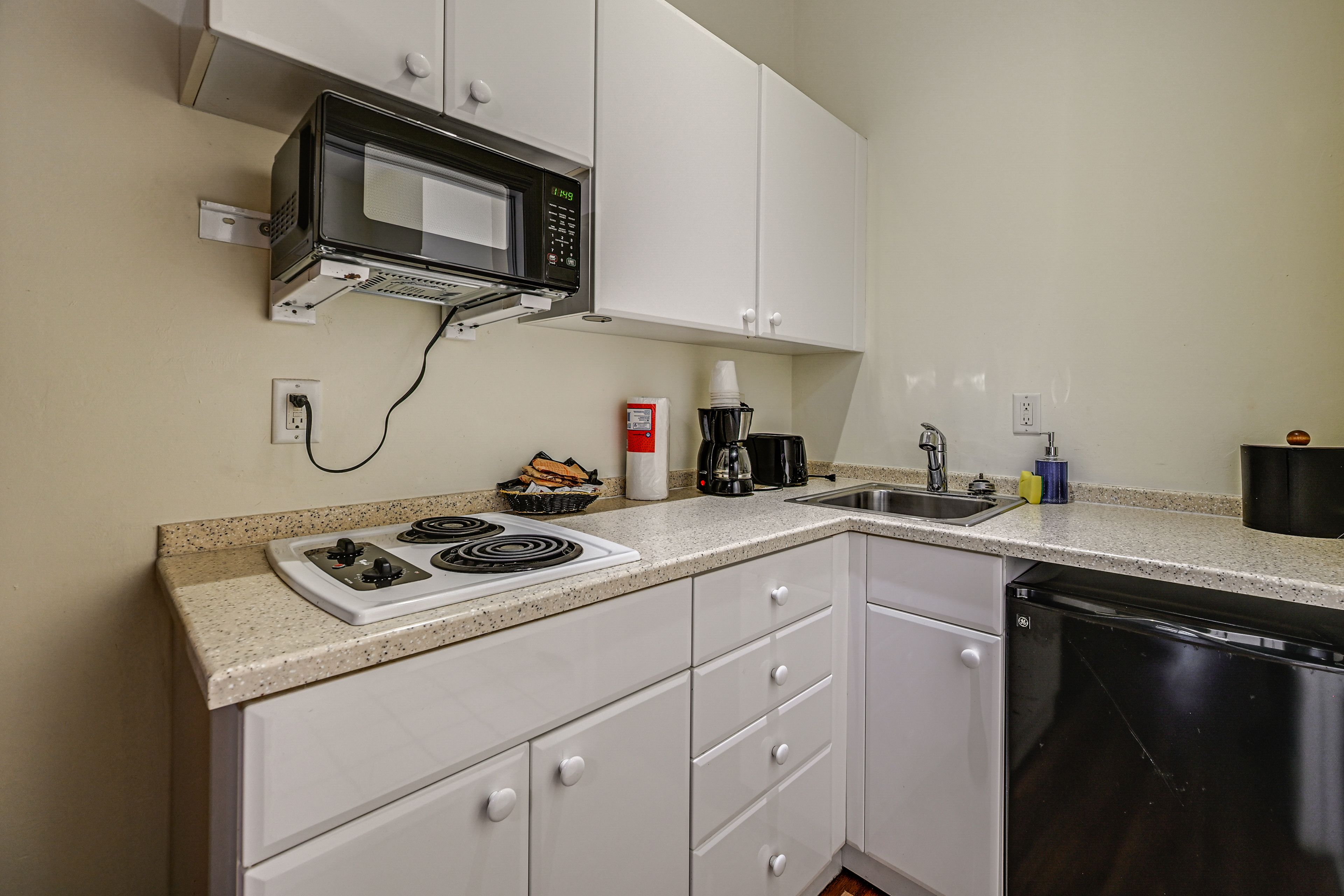 Kitchenette | Drip Coffee Maker | Toaster