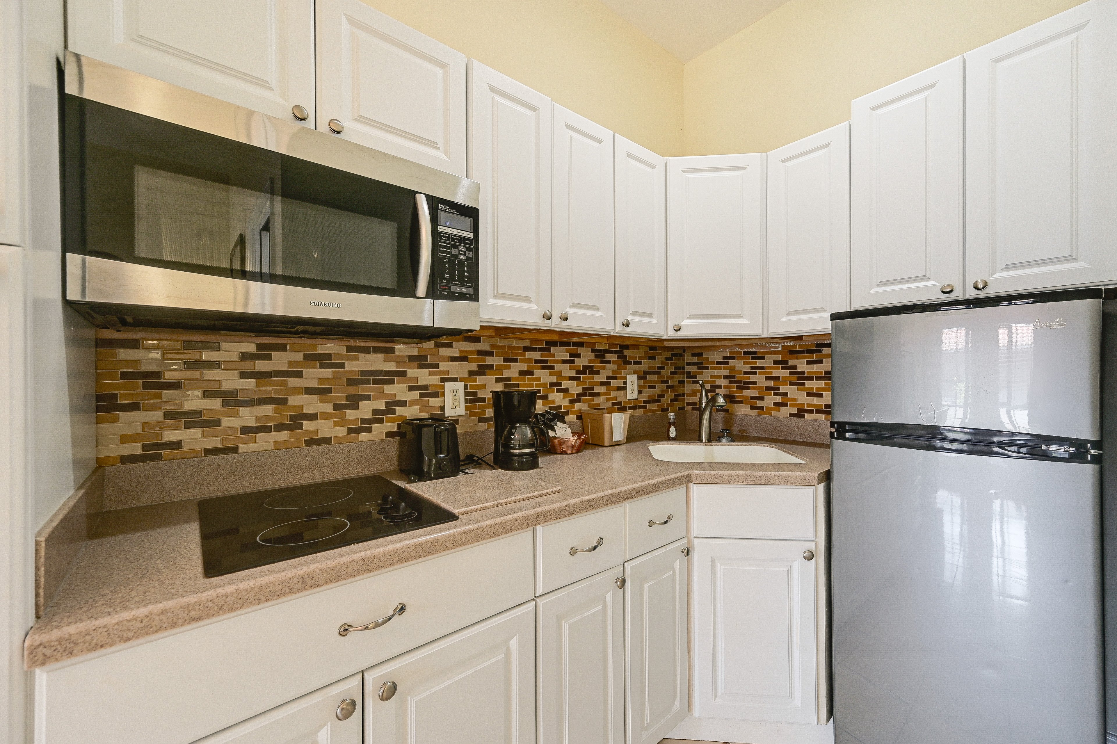 Kitchenette | Trash Bags & Paper Towels