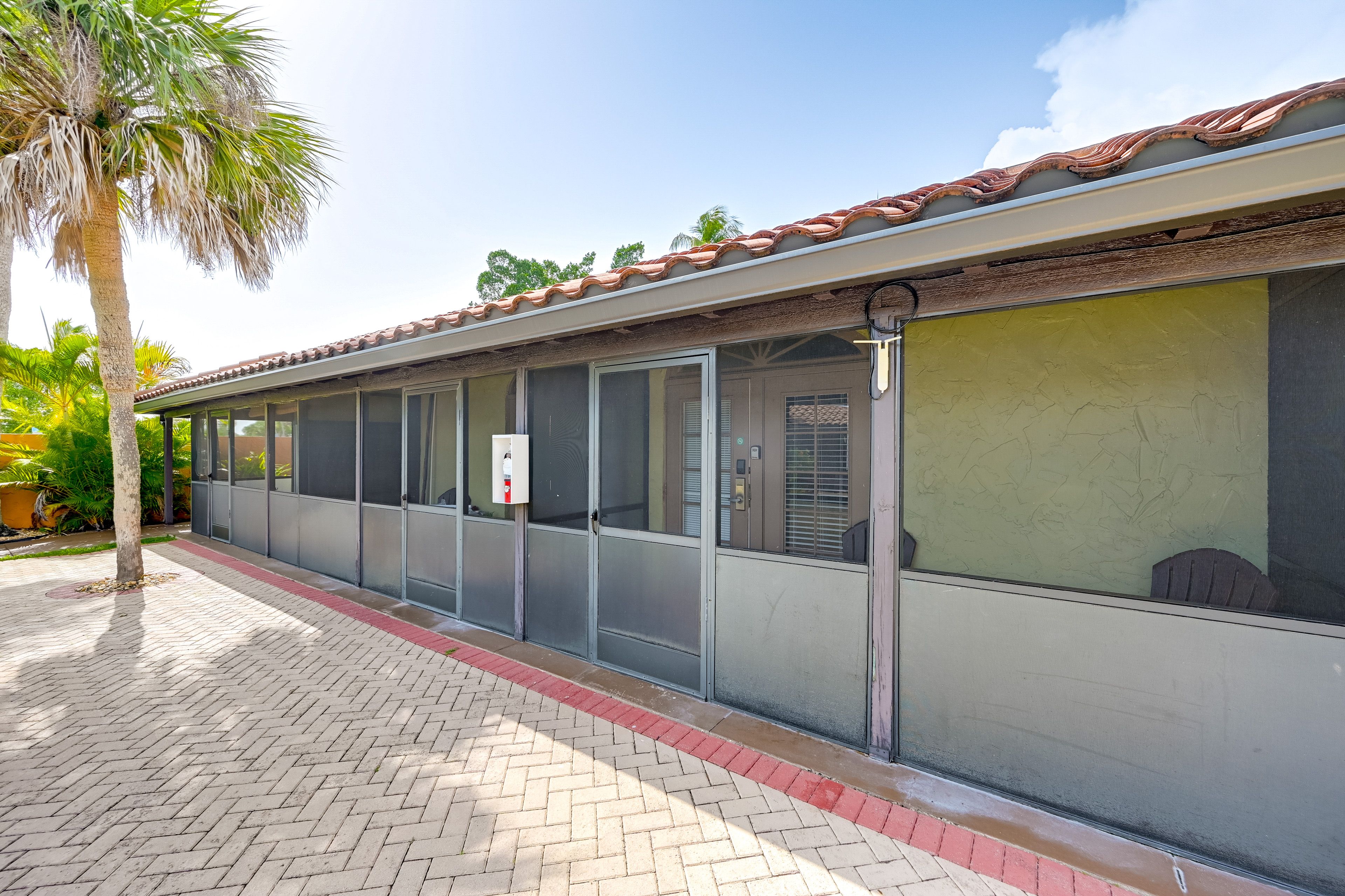 Building Exterior | Parking | Community Parking Lot (1 Vehicle)