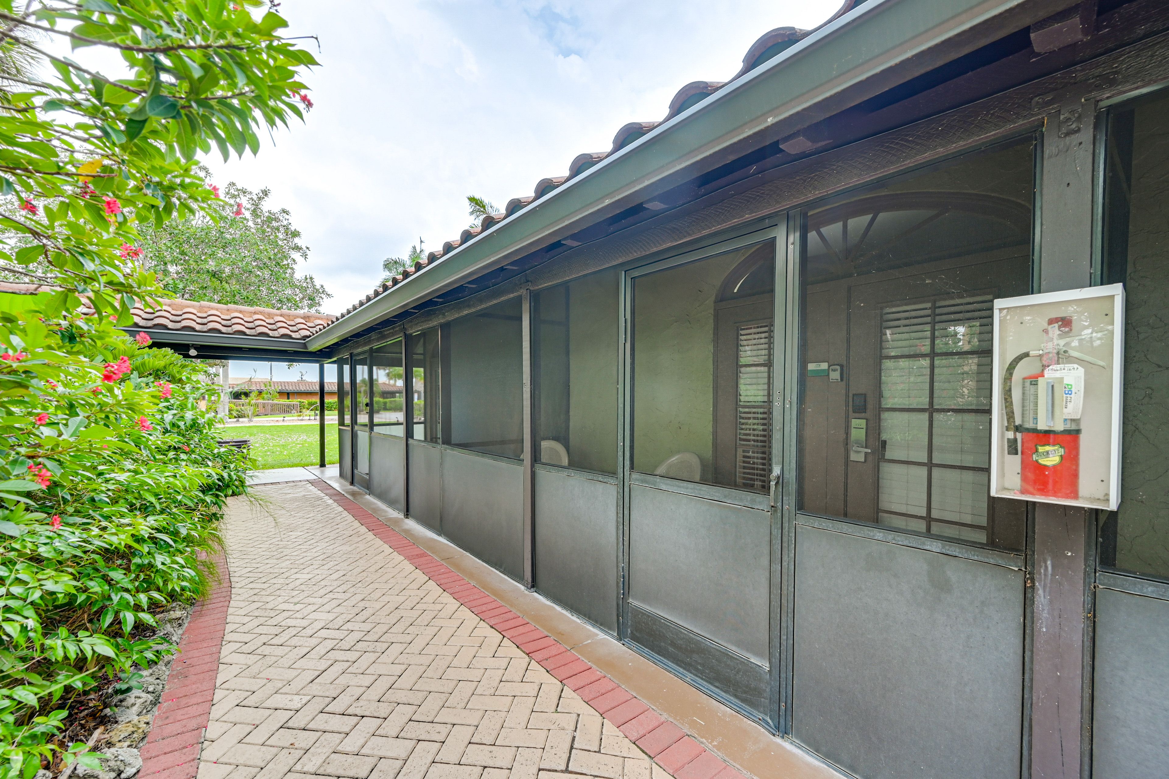 Building Exterior | Parking | Community Parking Lot (1 Vehicle)