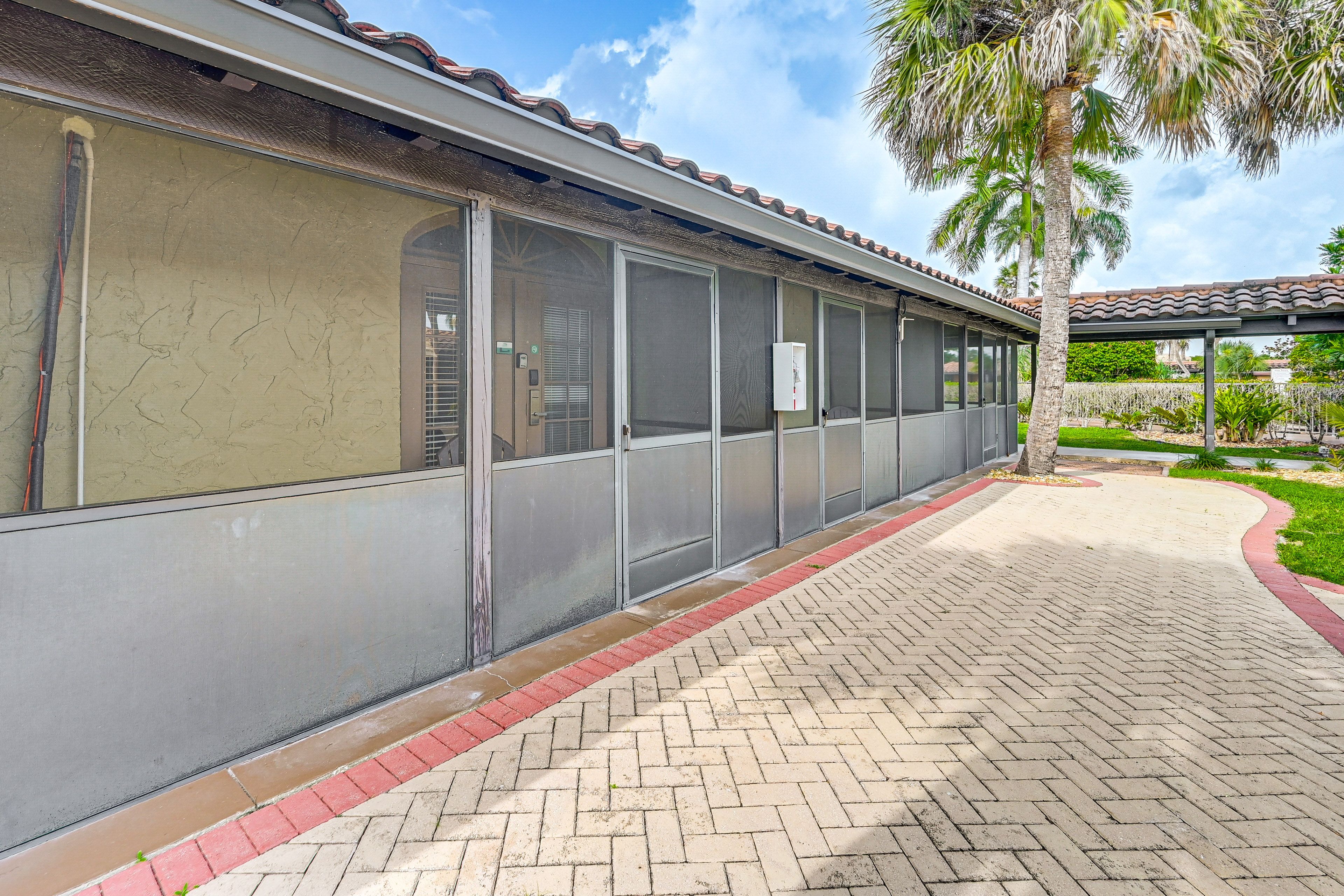 Building Exterior | Parking | Community Parking Lot (1 Vehicle)