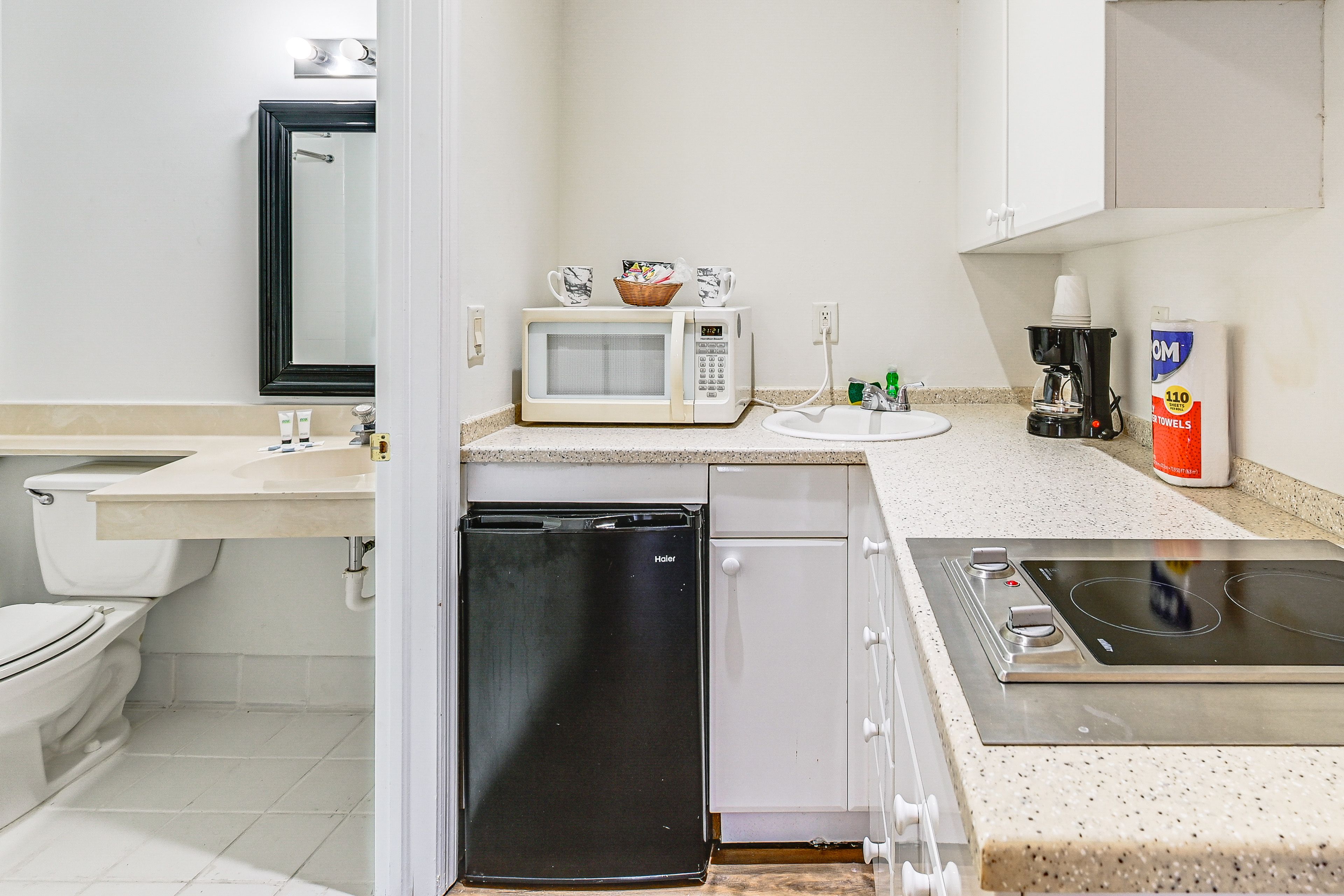 Kitchenette | Trash Bags & Paper Towels