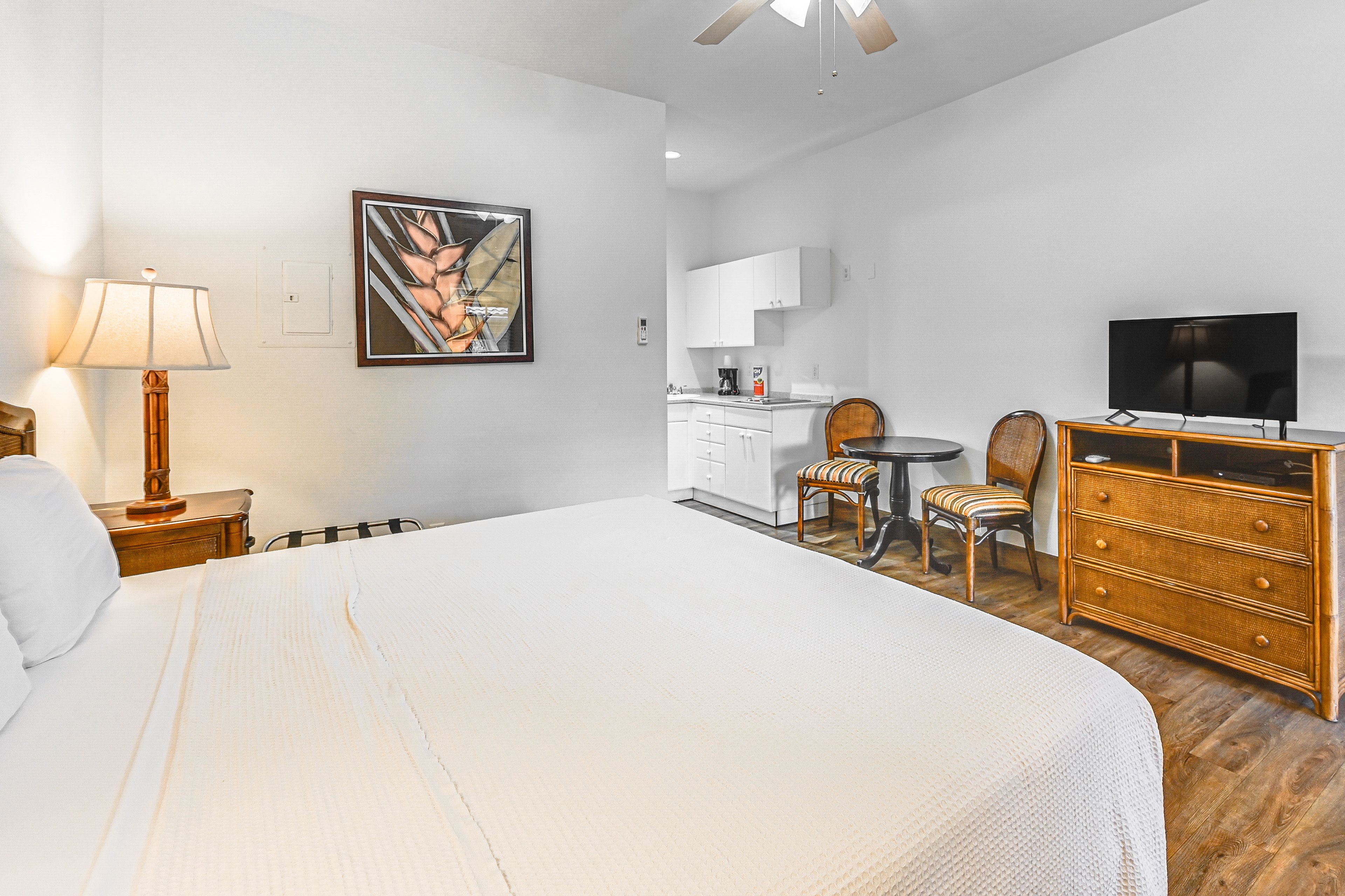 Naples Vacation Rental | Studio | 1BA | Step-Free Entry | 300 Sq Ft