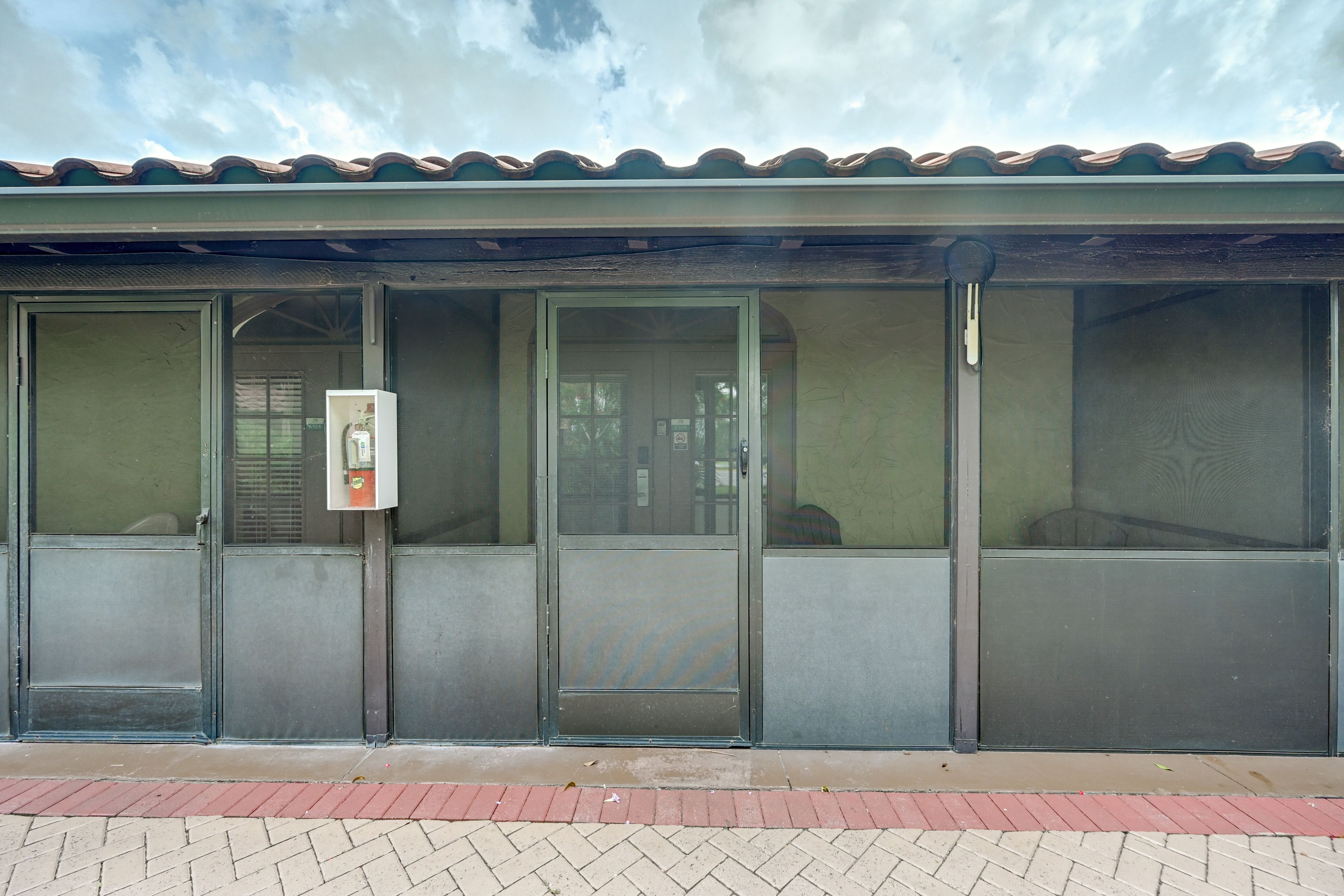 Building Exterior | Parking | Community Parking Lot (1 Vehicle)