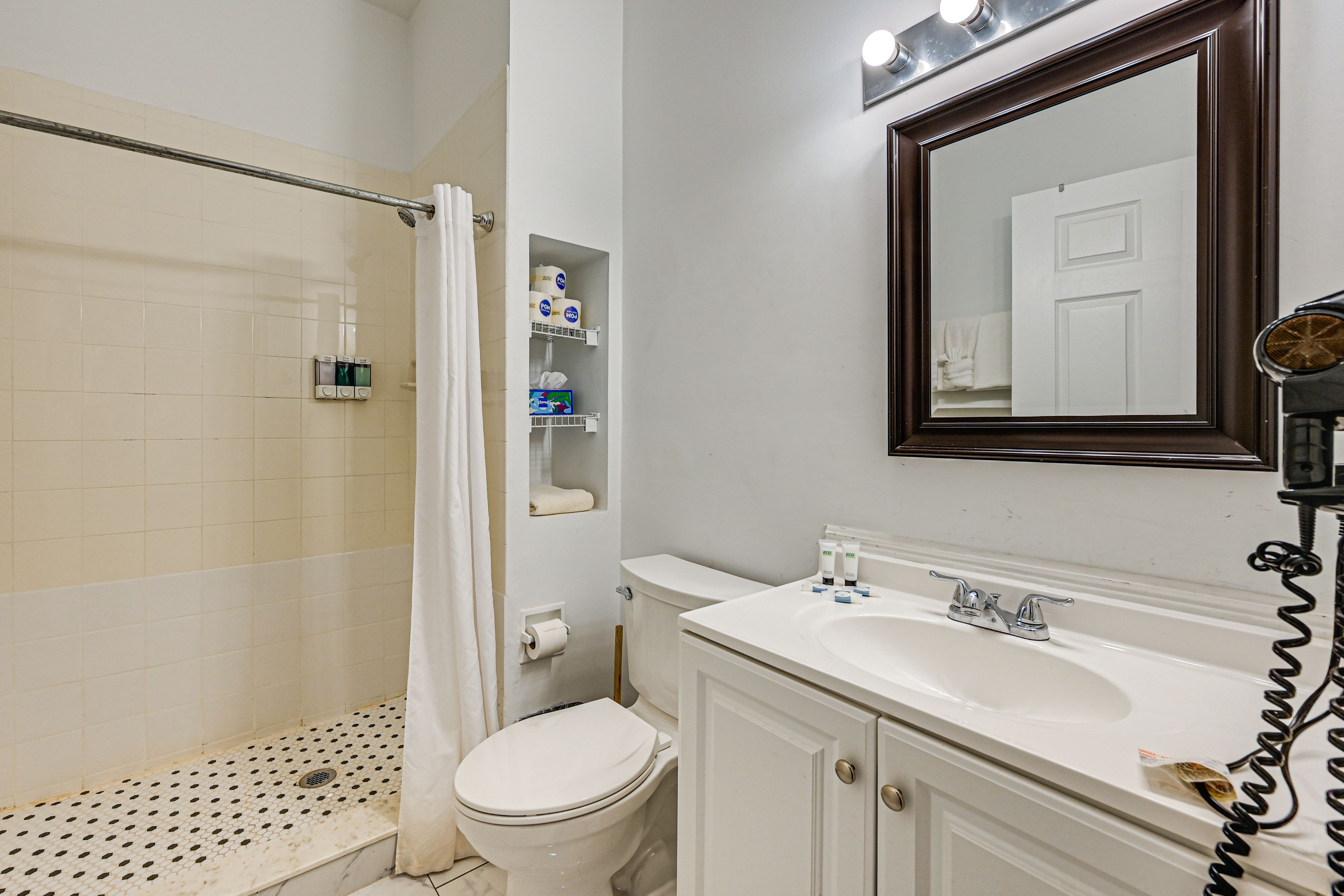 Full Bathroom