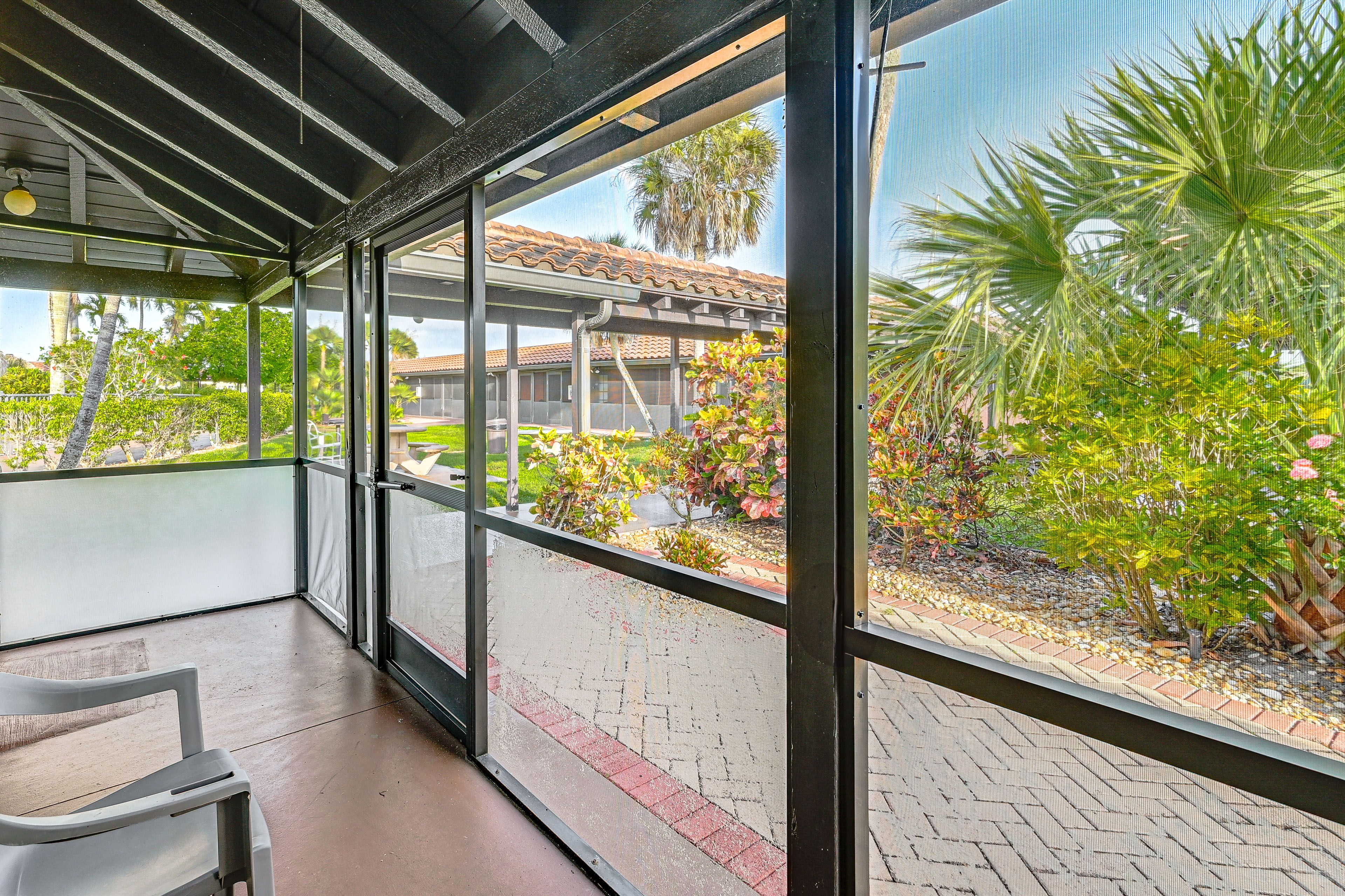 Screened Lanai | Walk to Community Pool