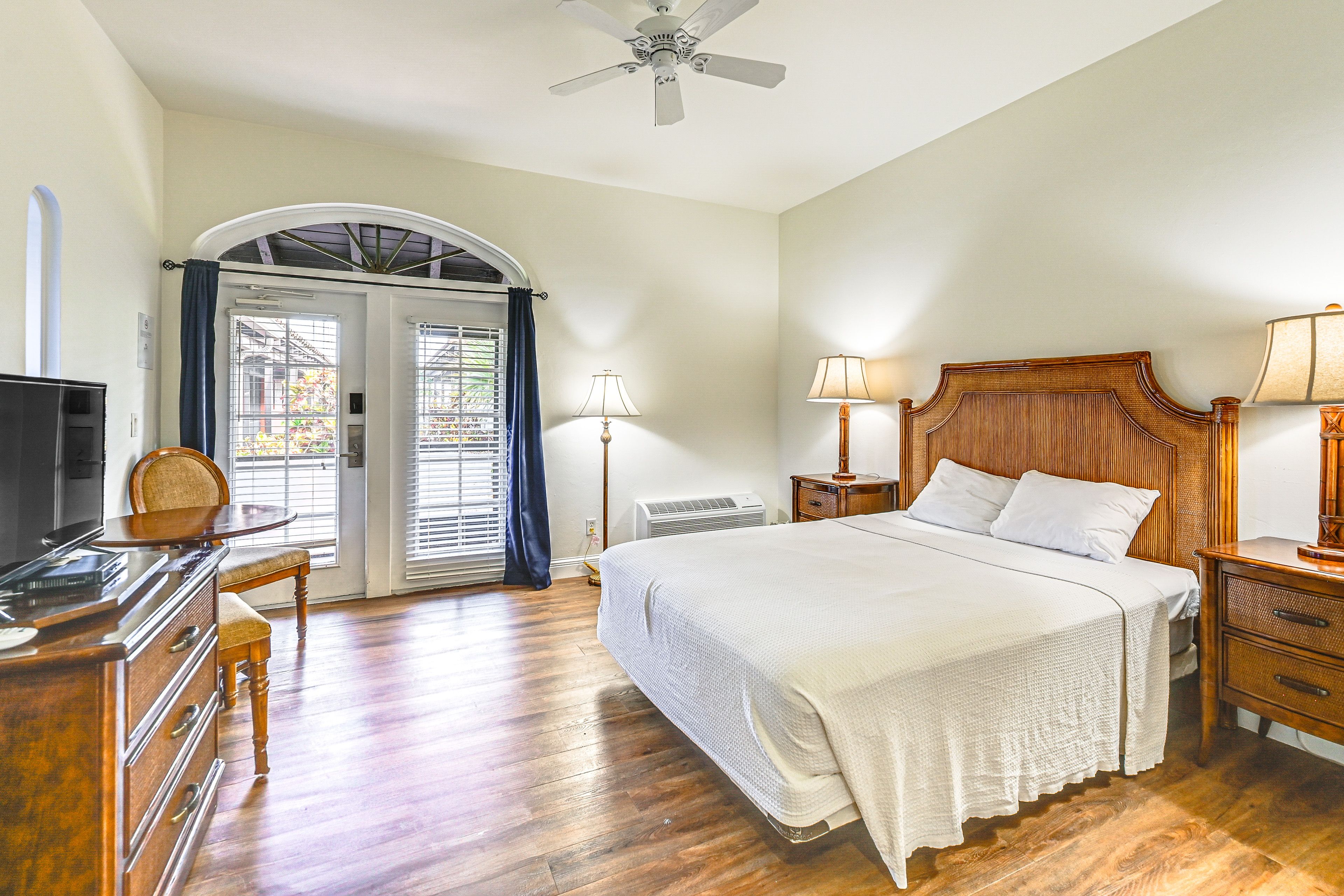 Naples Vacation Rental | Studio | 1BA | Step-Free Entry | 300 Sq Ft