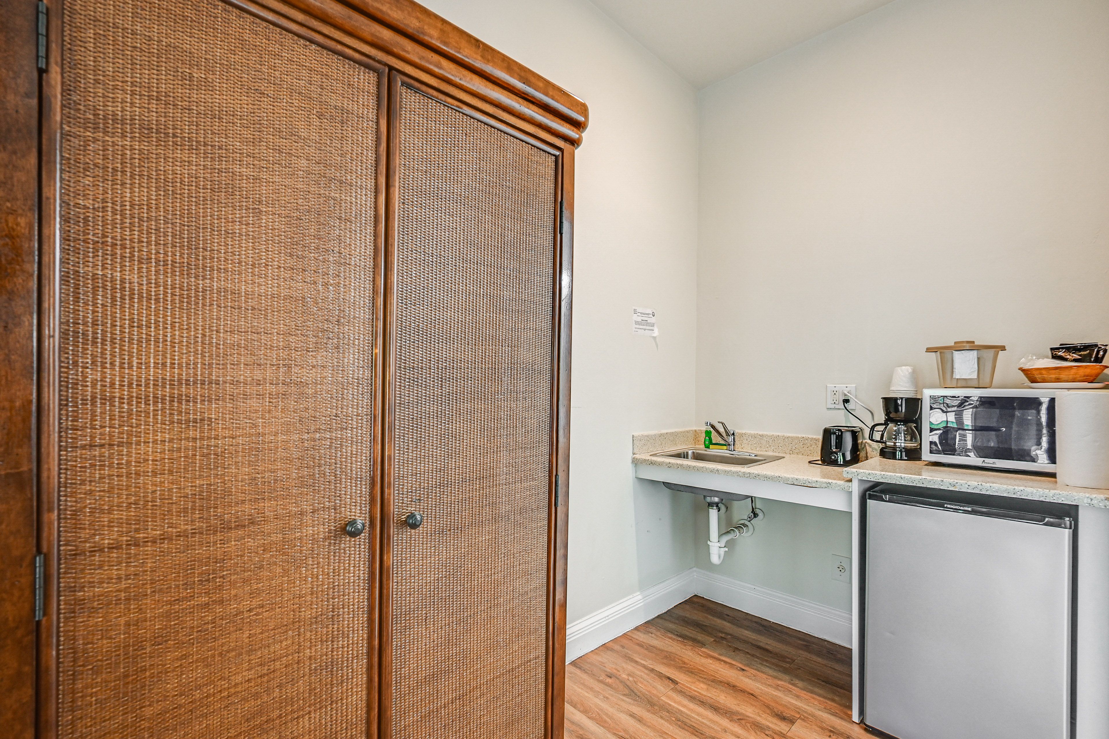 Kitchenette | Trash Bags & Paper Towels