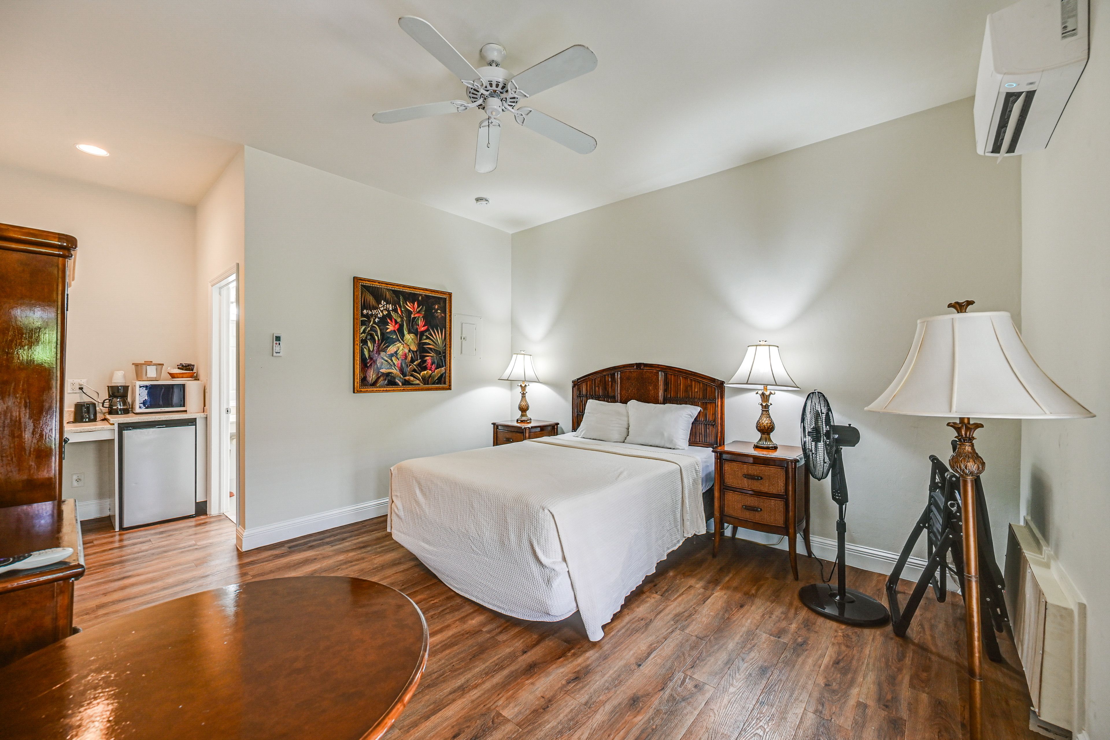 Naples Vacation Rental | Studio | 1BA | 1 Small Step Required | 300 Sq Ft